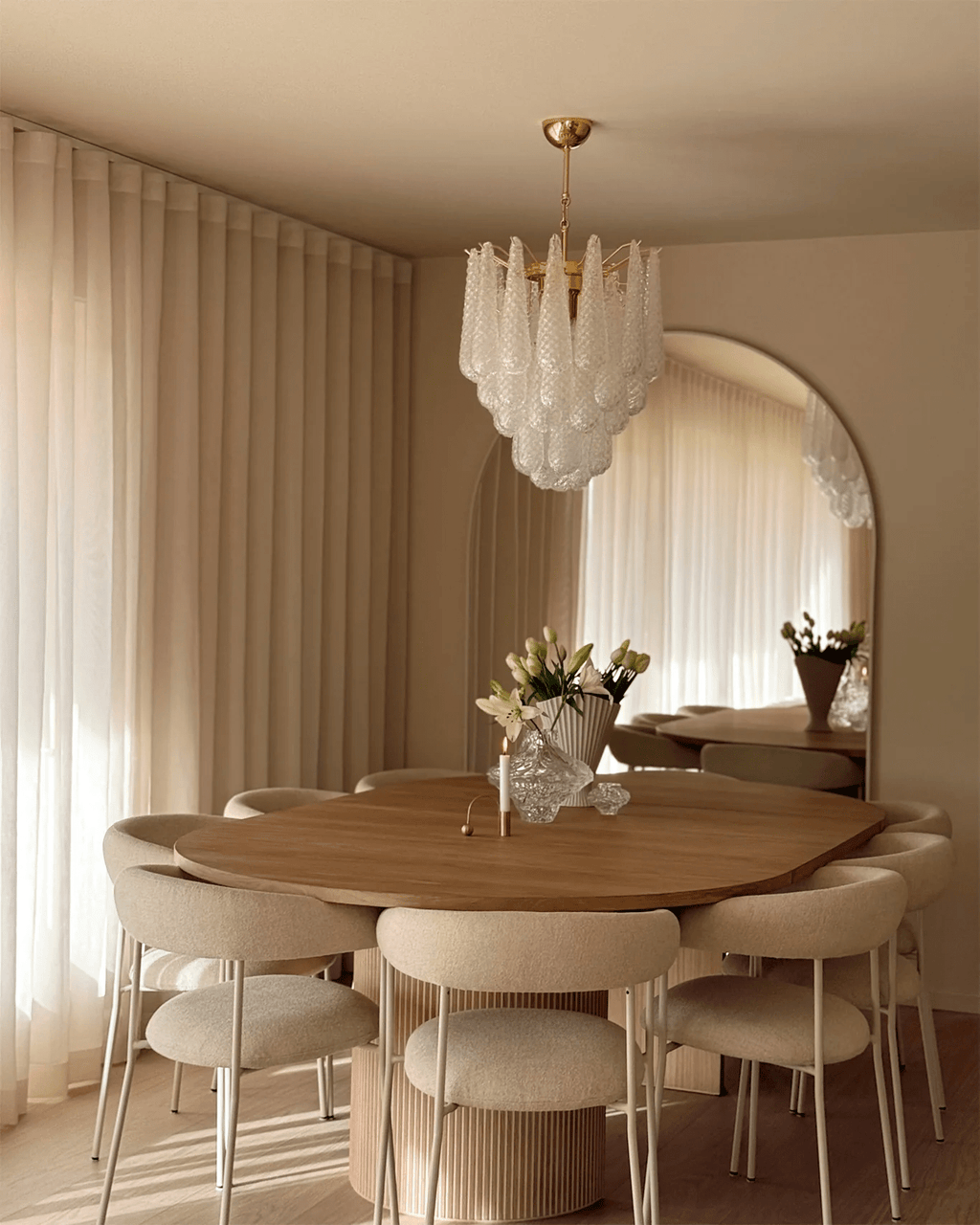 viola-drop-chandelier-anzaz-White Glass & Black-3