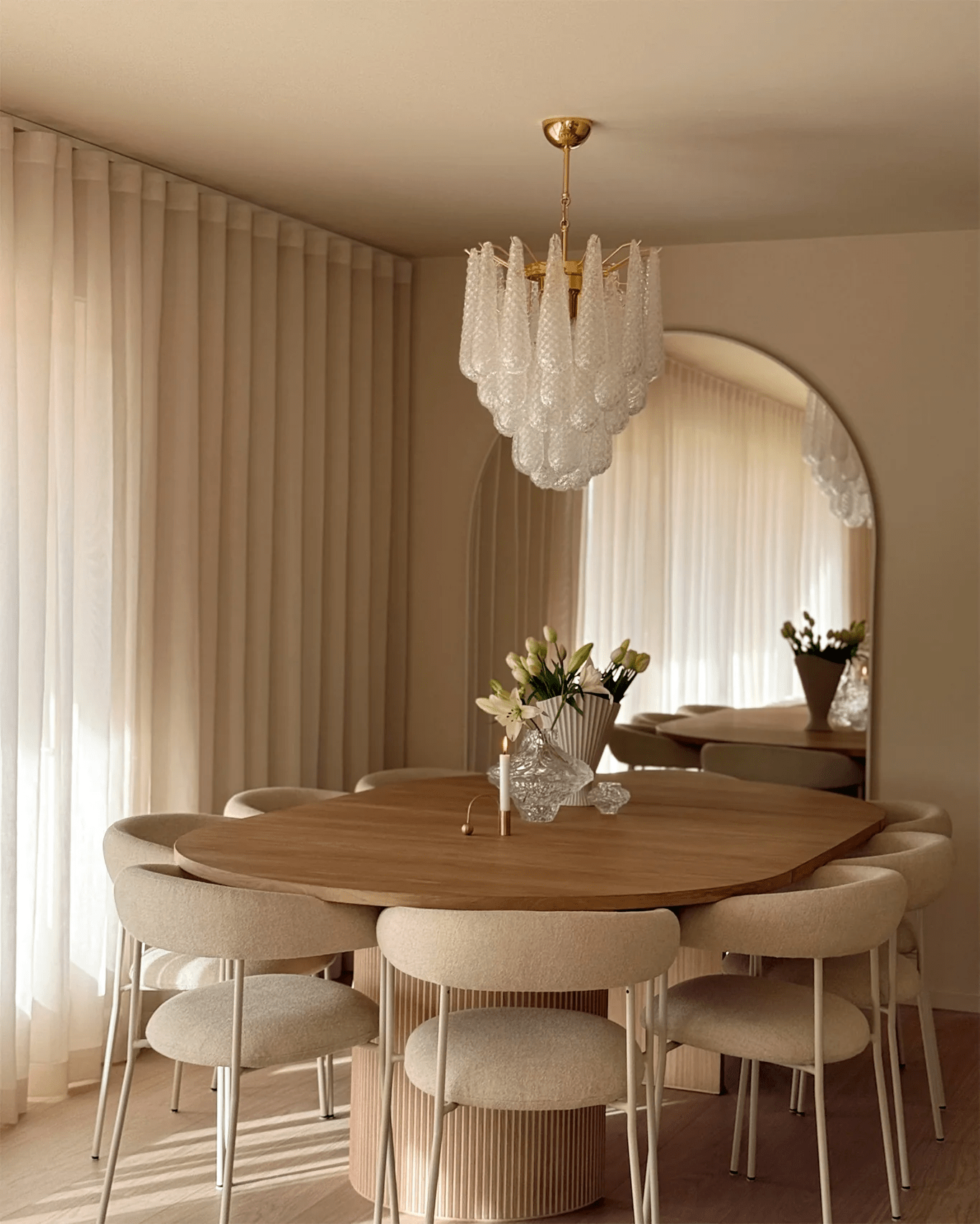 viola-drop-chandelier-anzaz-White Glass & Black-3