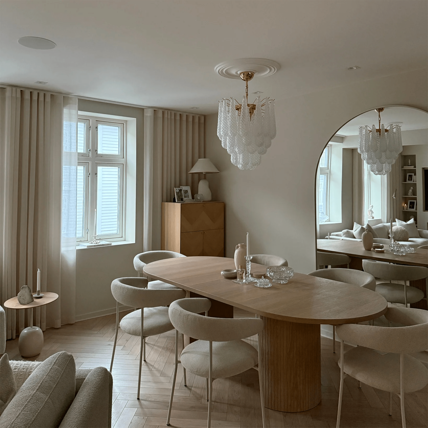 viola-drop-chandelier-anzaz-White Glass & White-4