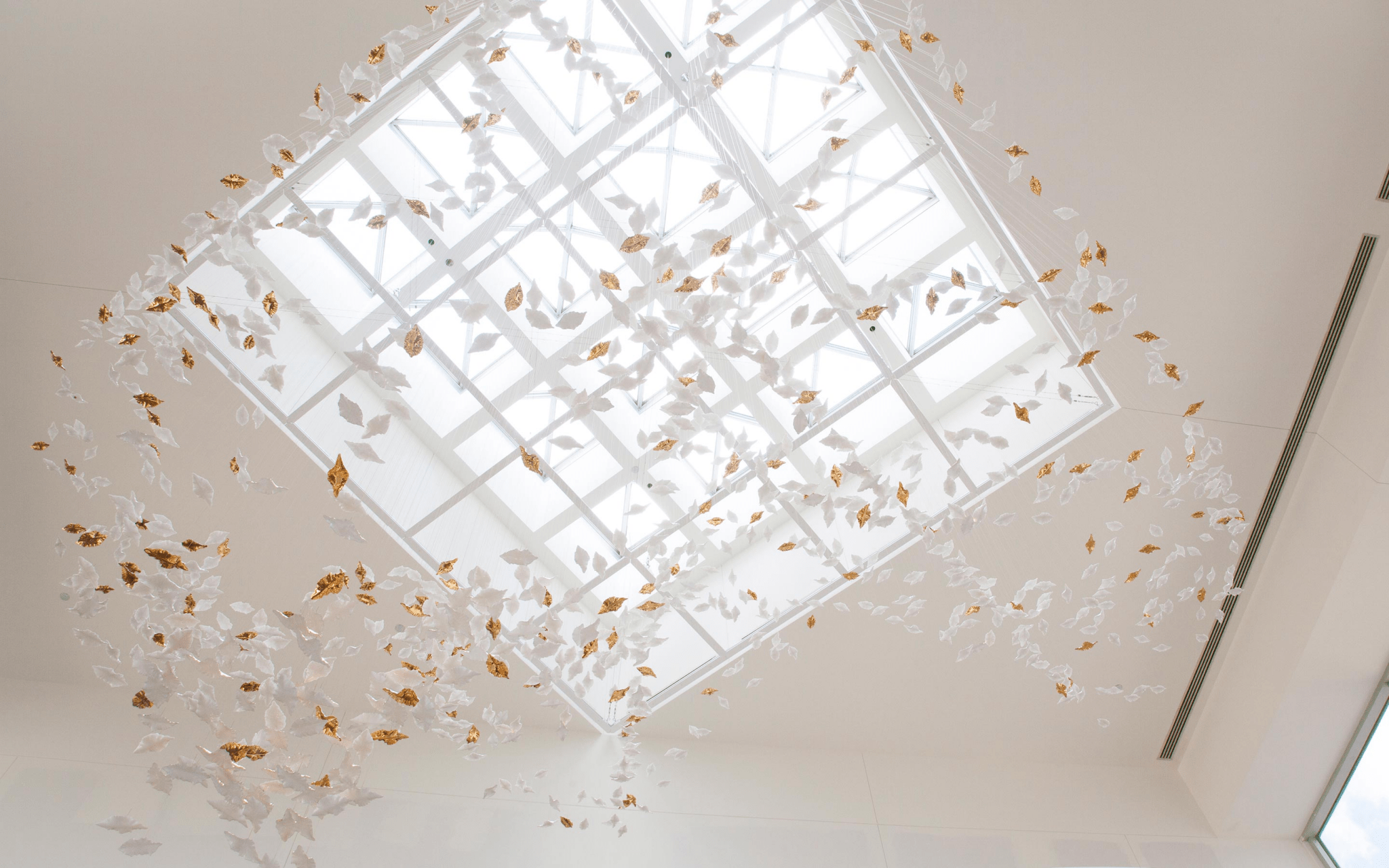 leaf-twisted-sculptural-chandelier-anzaz--34