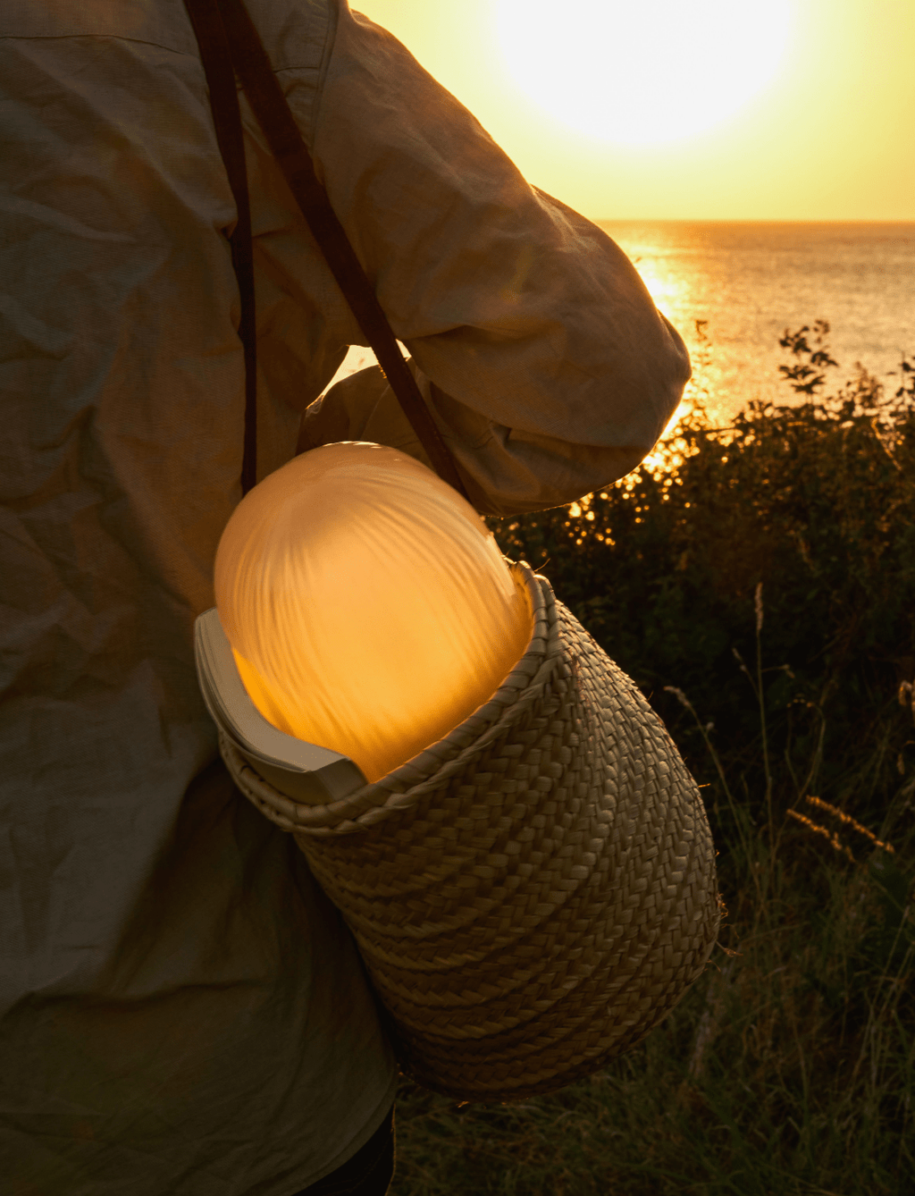 aura-fluted-table-lamp-anzaz-Black & White-4
