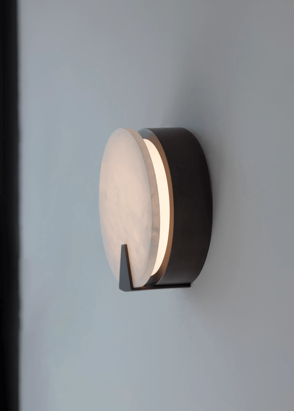 solaris-halo-alabaster-wall-light-anzaz--18