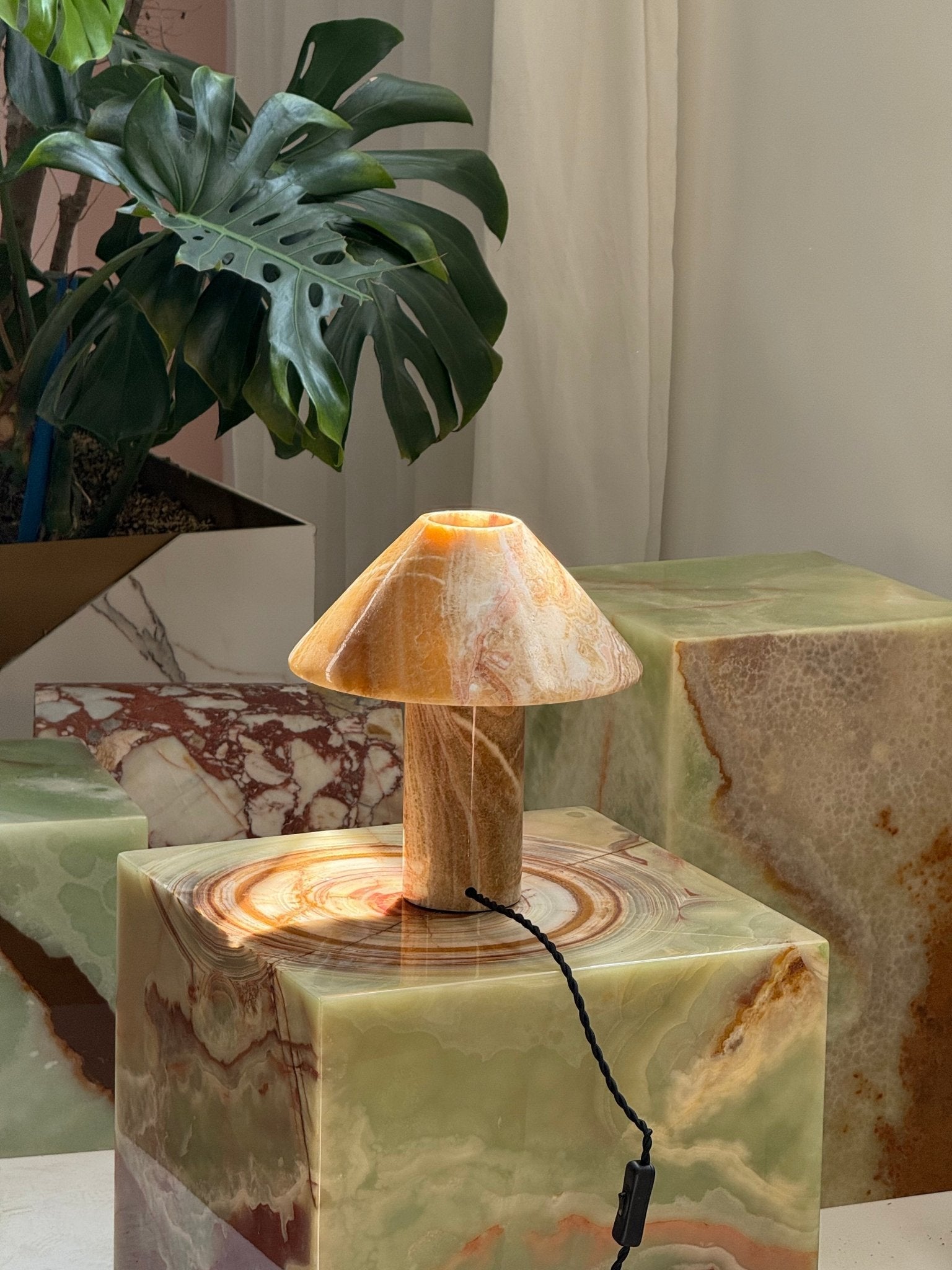 marbelle-onyx-table-lamp-anzaz--32