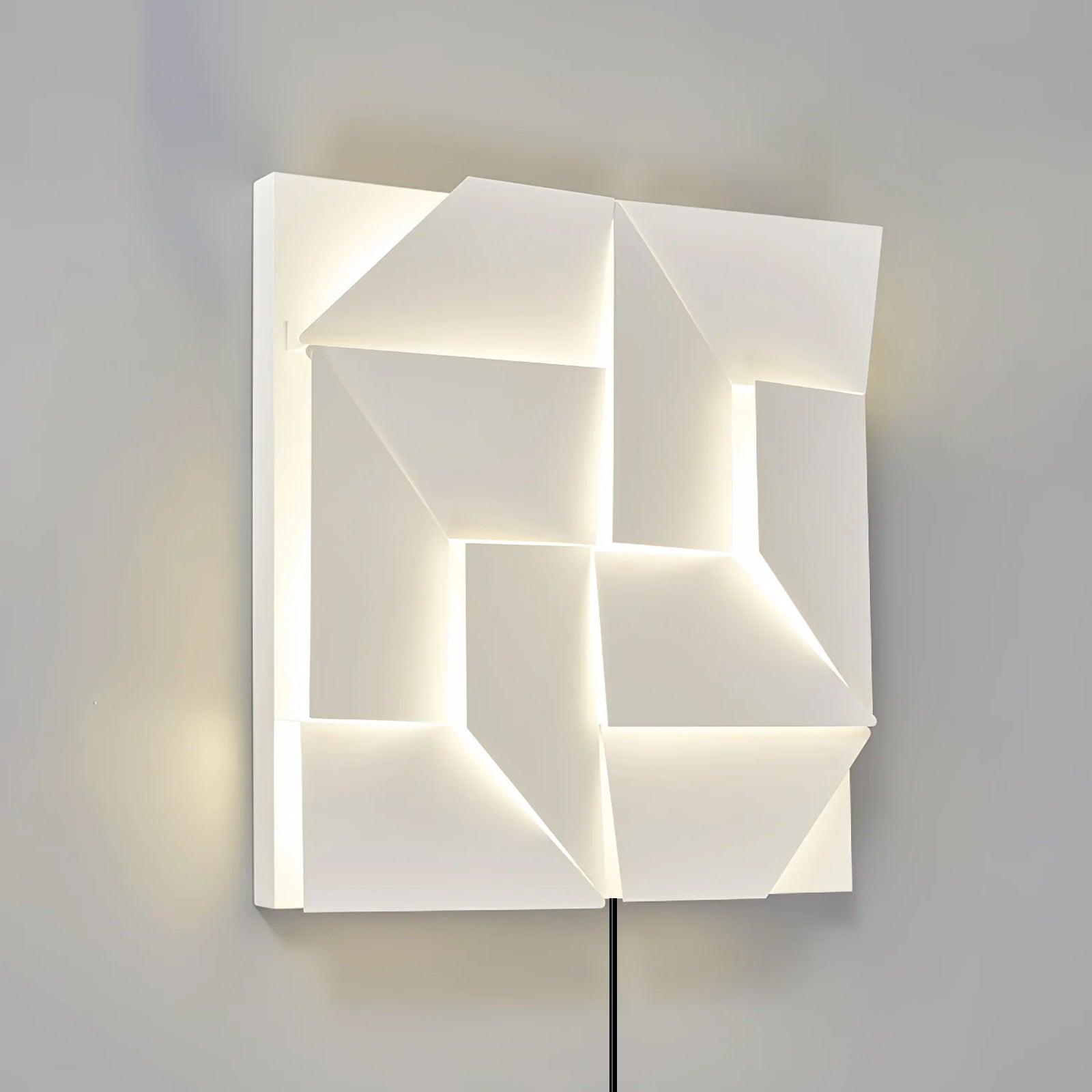shadows-grand-plug-in-sconce-anzaz--160