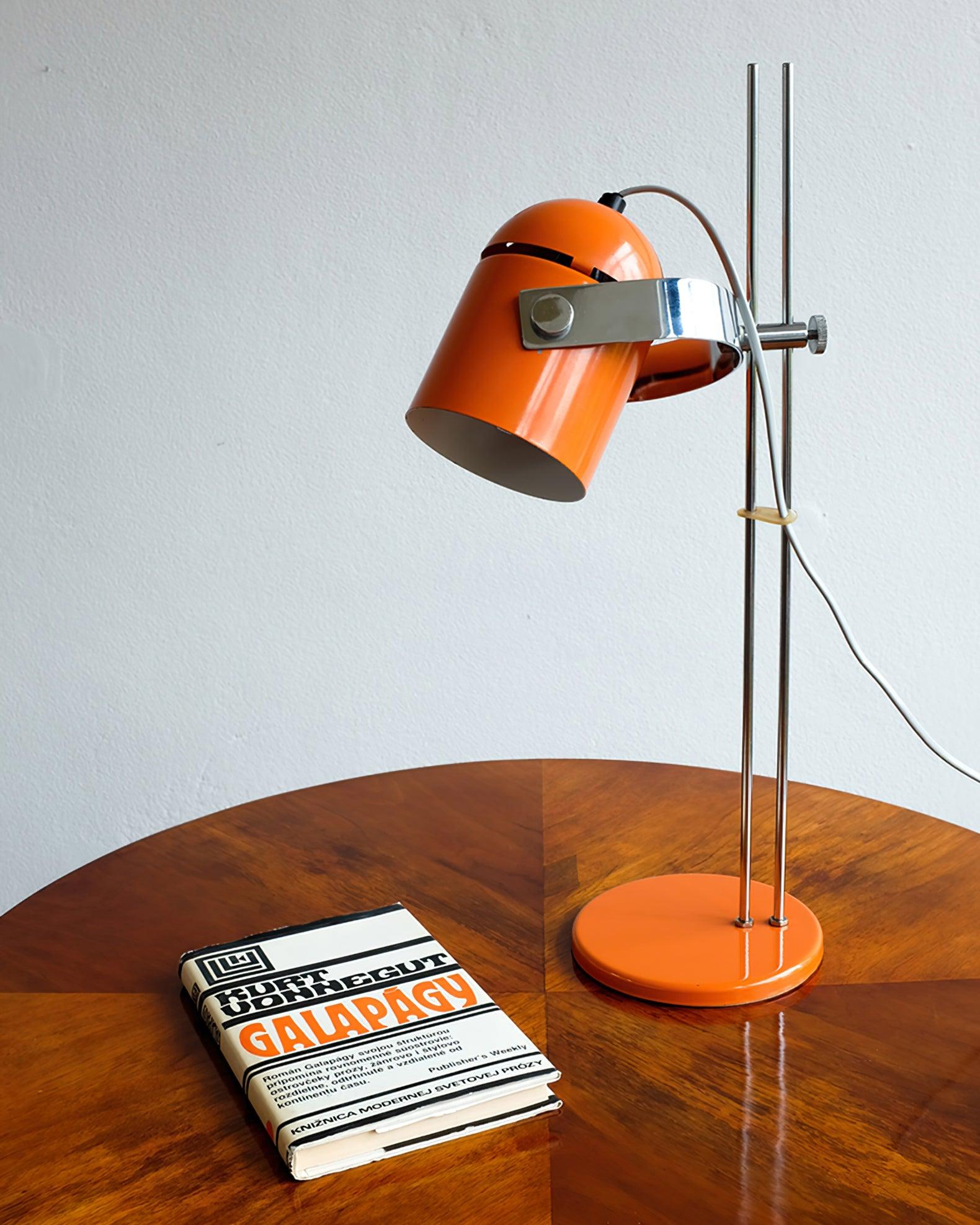 adjusta-liftable-desk-lamp-anzaz-Chrome & Green-6