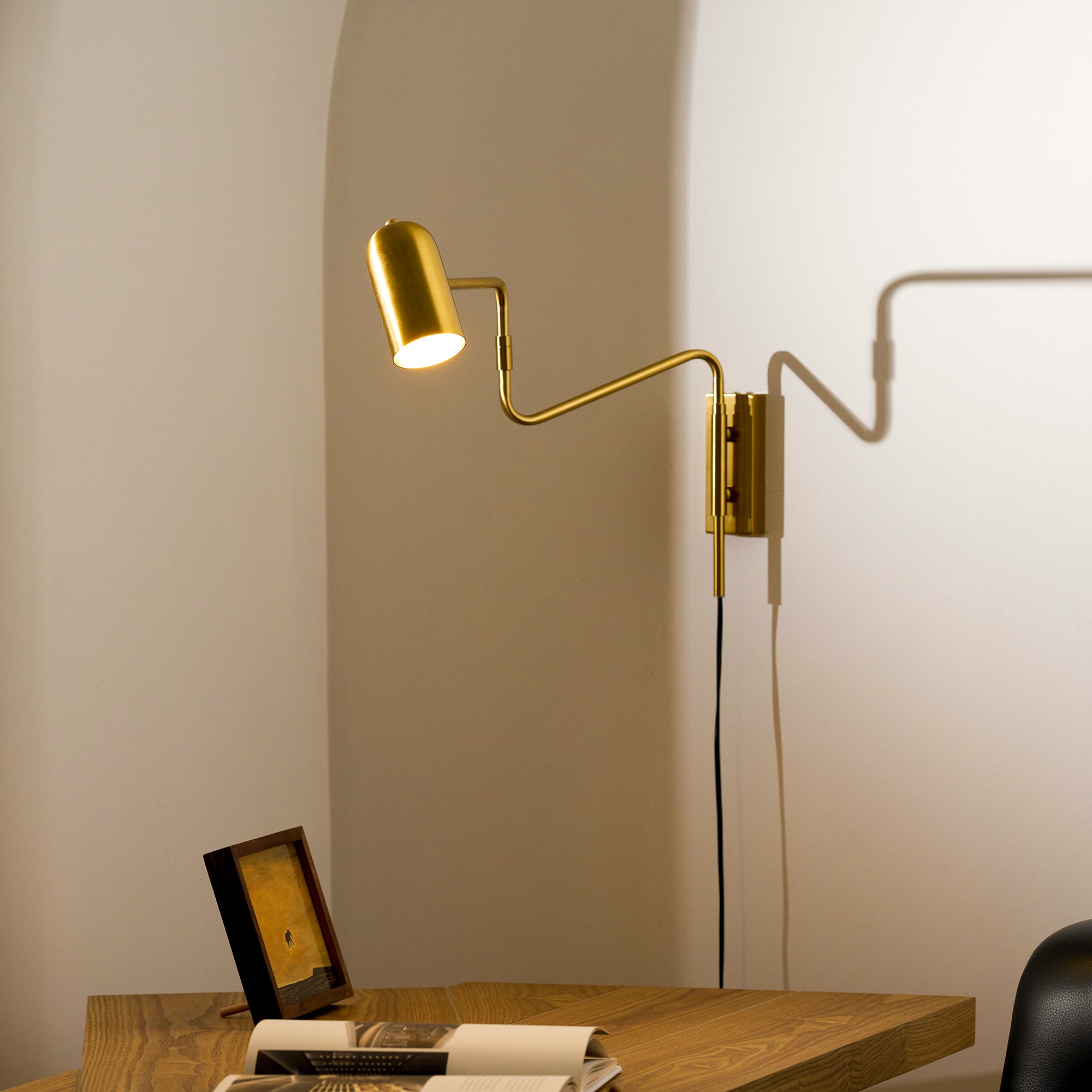 adjustable-arm-plug-in-wall-lamp-anzaz--25