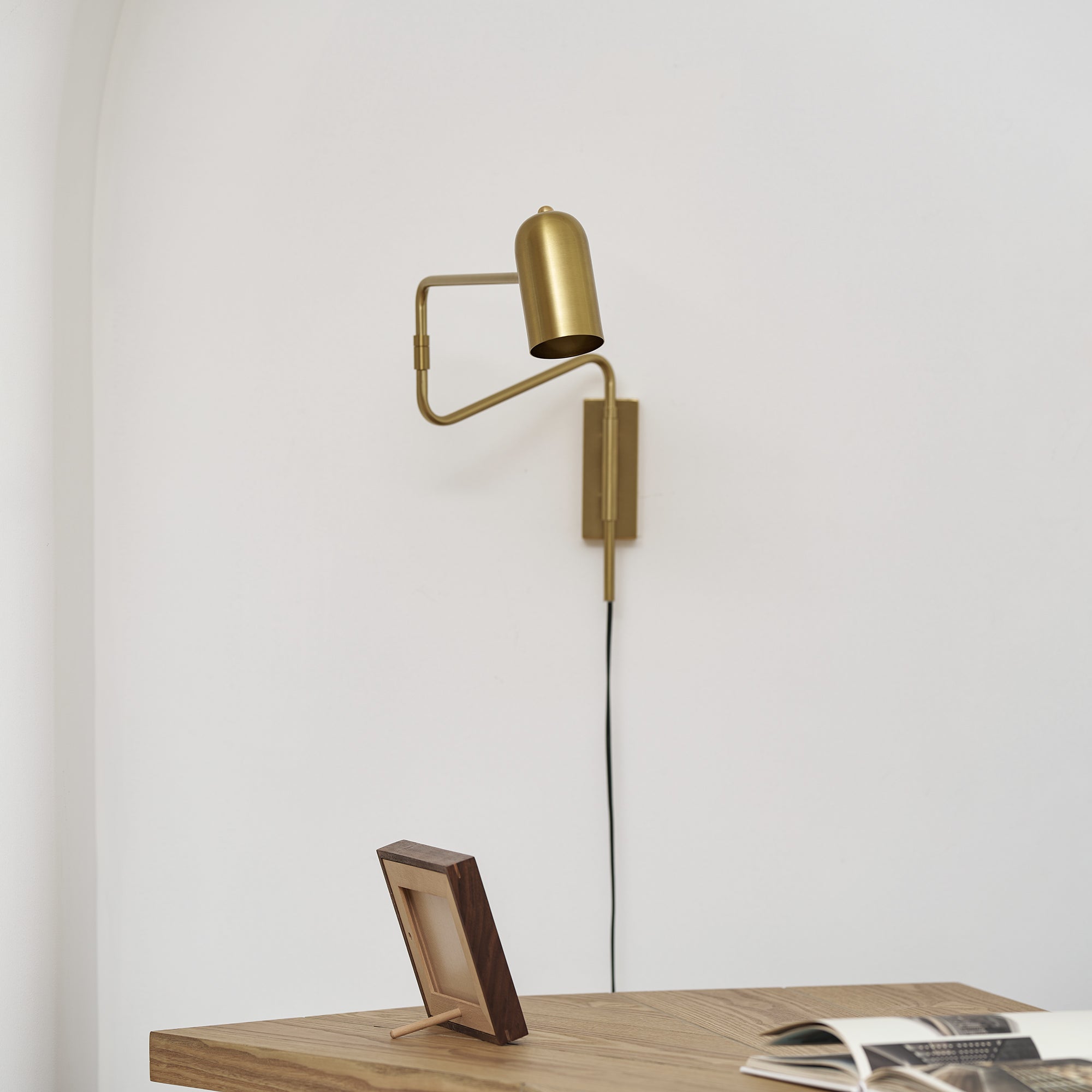 adjustable-arm-plug-in-wall-lamp-anzaz--28