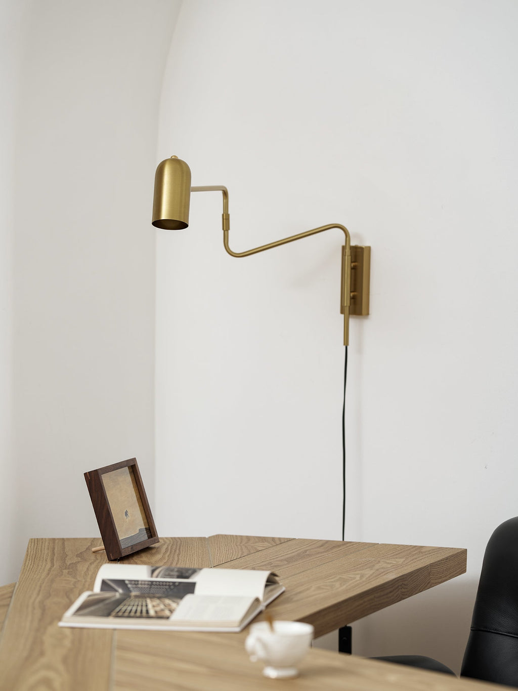 adjustable-arm-plug-in-wall-lamp-anzaz--29