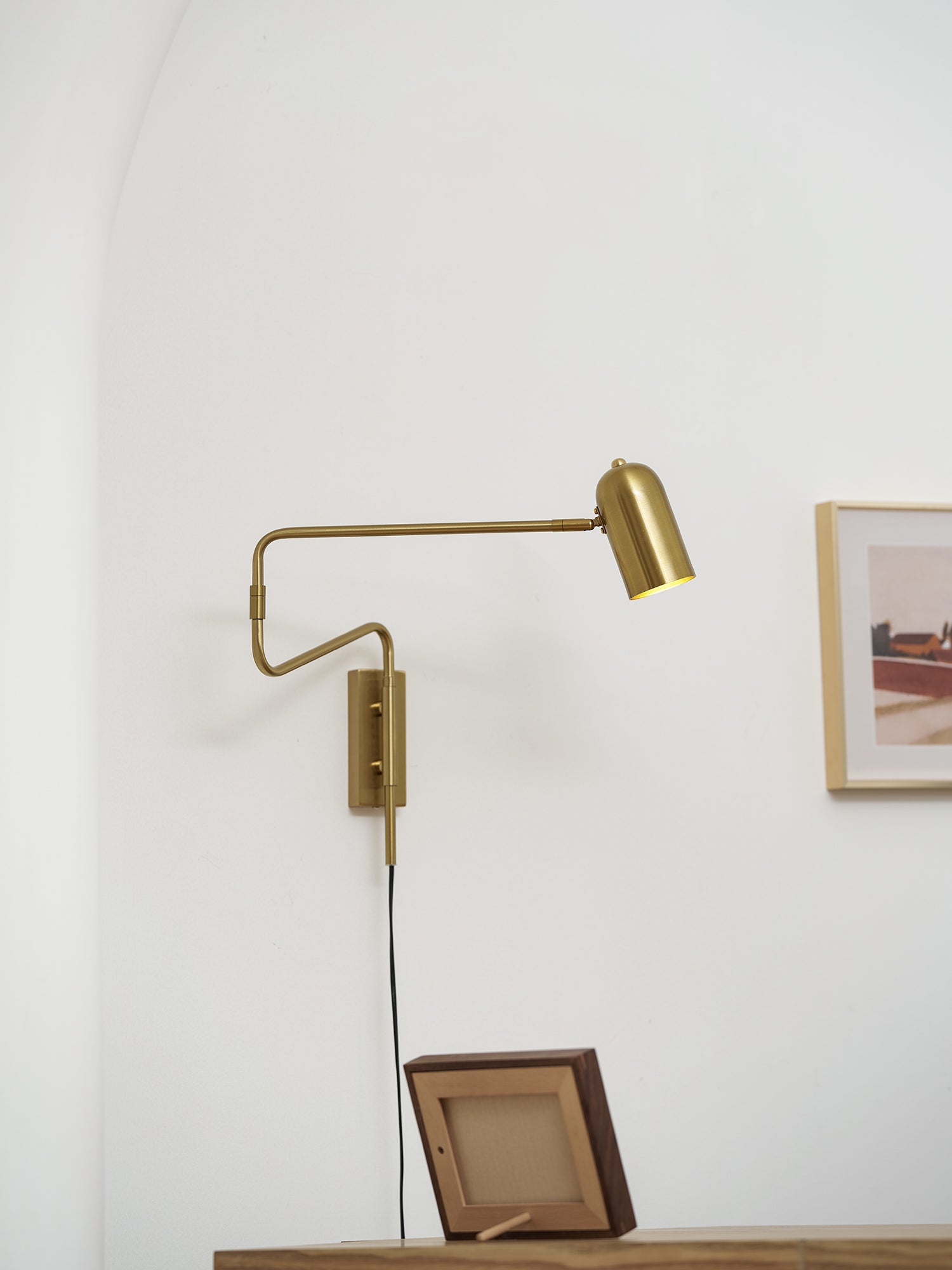 adjustable-arm-plug-in-wall-lamp-anzaz-Black & Gold-13
