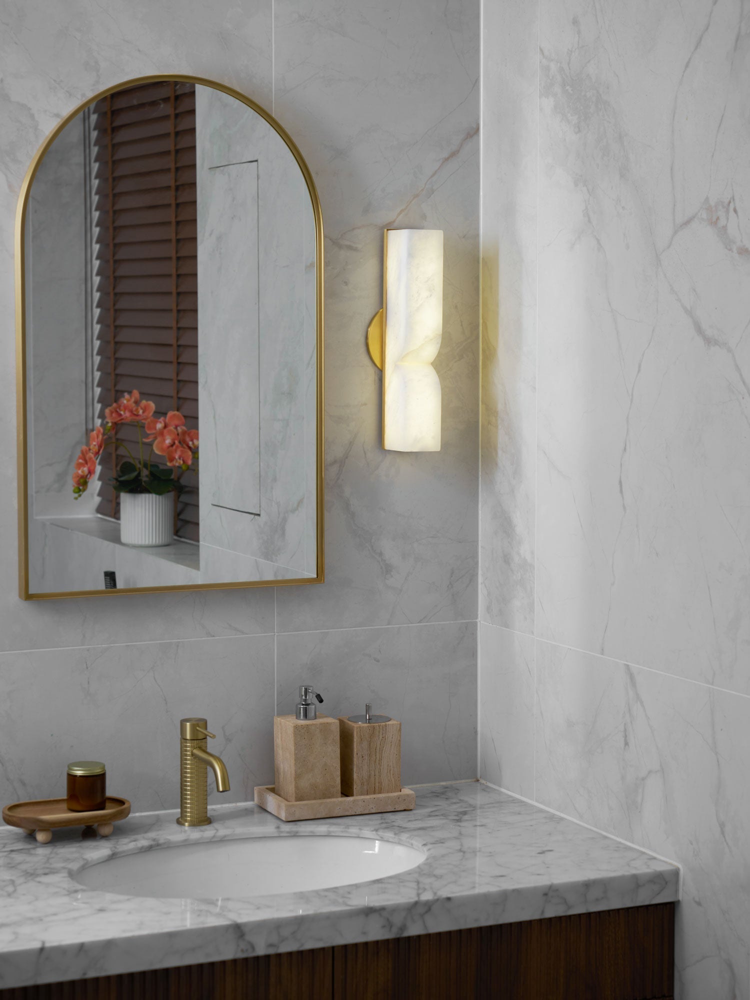 alabaster-essence-wall-sconce-anzaz--70