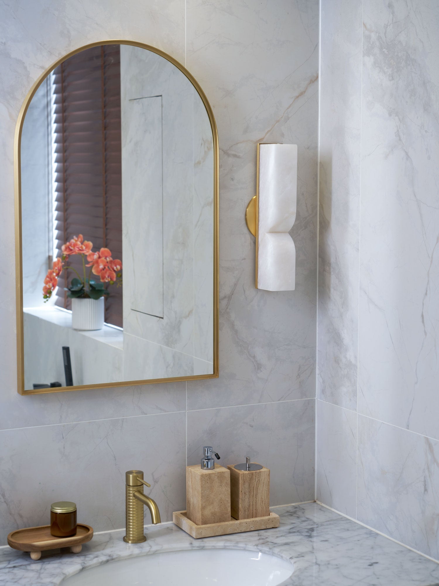 alabaster-essence-plug-in-wall-sconce-anzaz--71