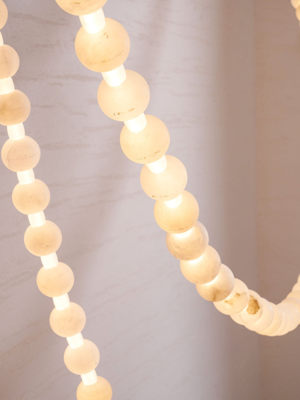 alabaster-pearl-necklace-chandelier-anzaz--35