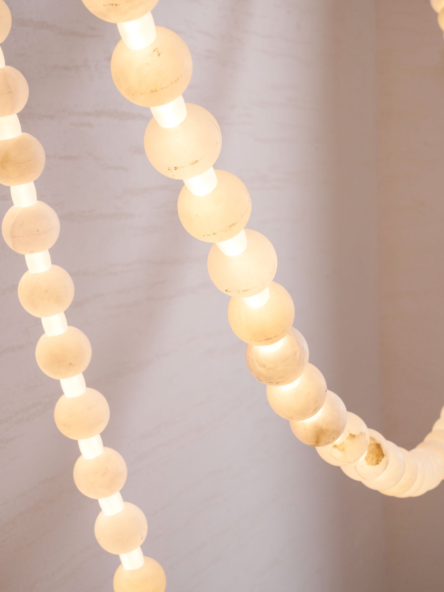 alabaster-pearl-necklace-chandelier-anzaz--35