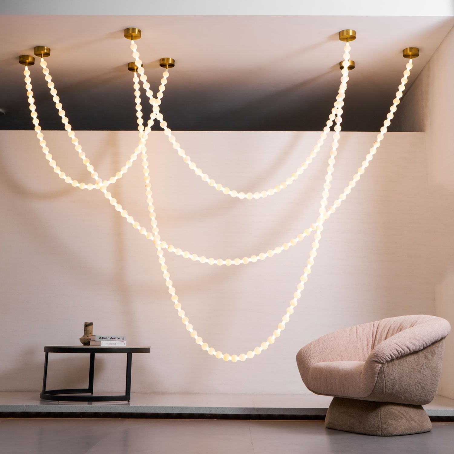 alabaster-pearl-necklace-chandelier-anzaz--26