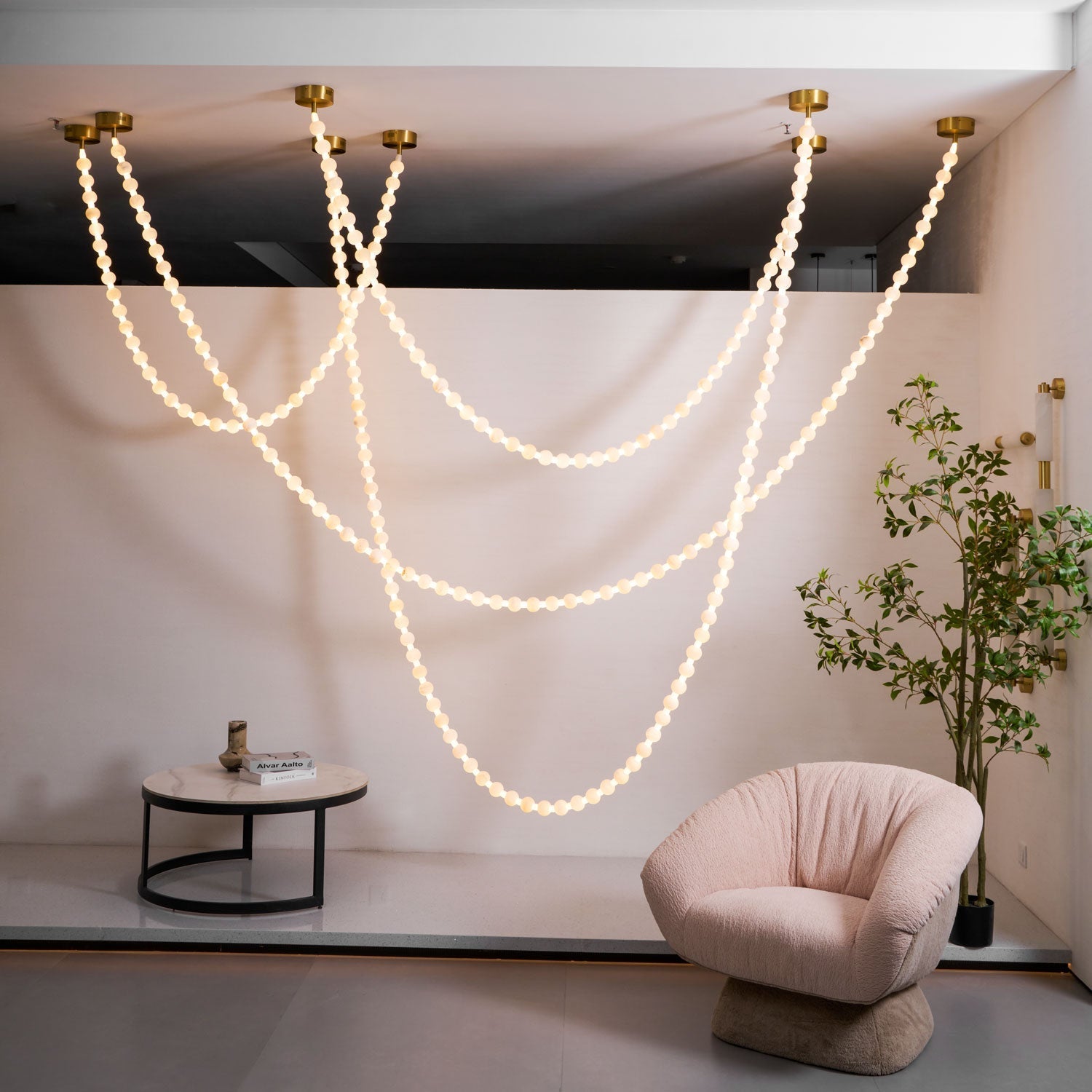 alabaster-pearl-necklace-chandelier-anzaz--33