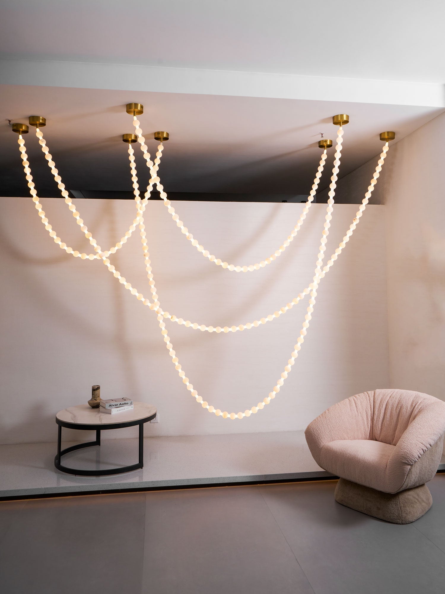 alabaster-pearl-necklace-chandelier-anzaz--34