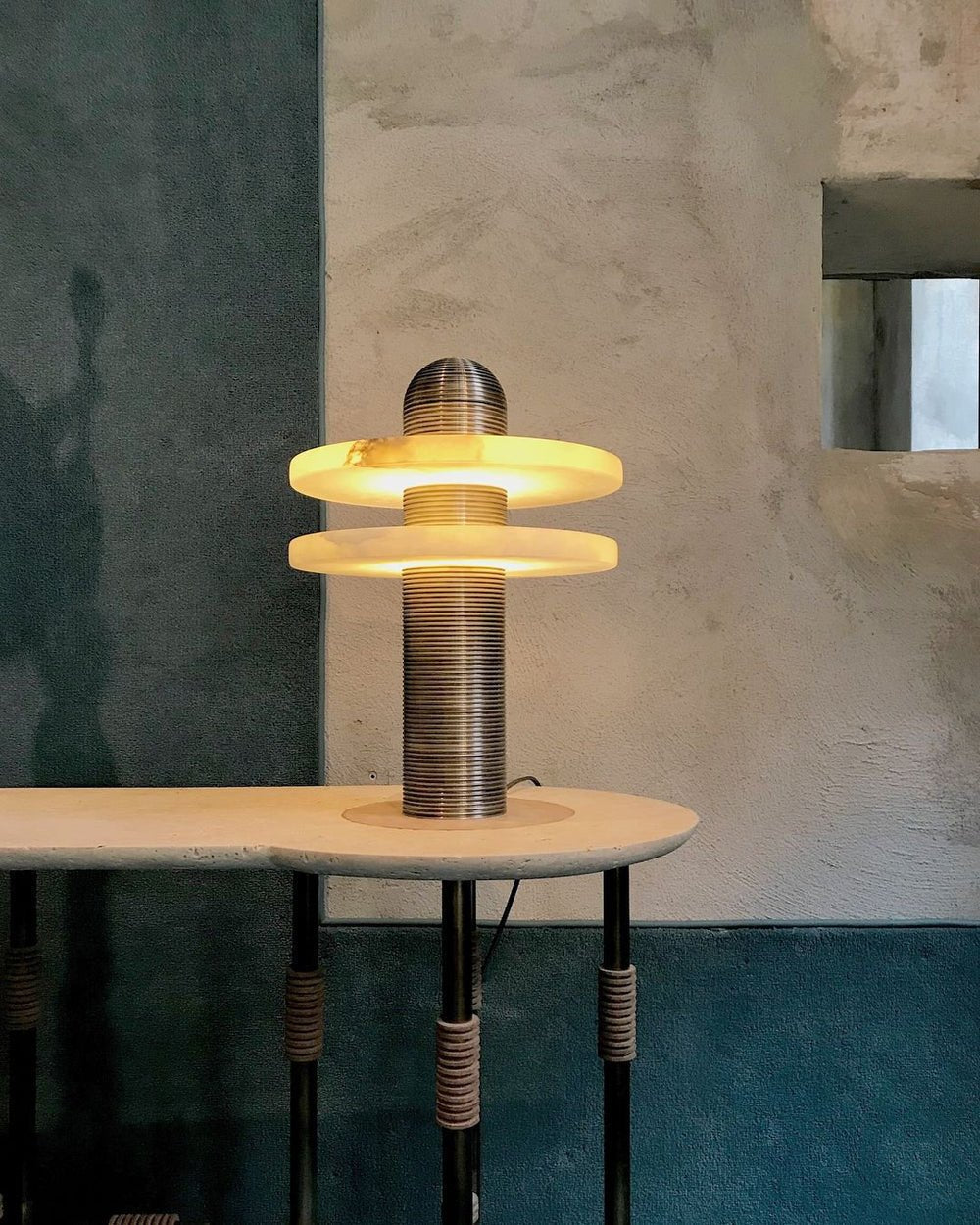 alabaster-comet-table-lamp-anzaz-Black & White (Warm Light)-9