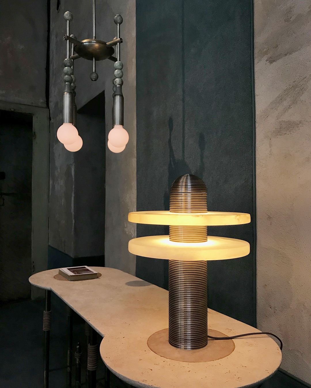 alabaster-comet-table-lamp-anzaz-Black & White (Warm Light)-19