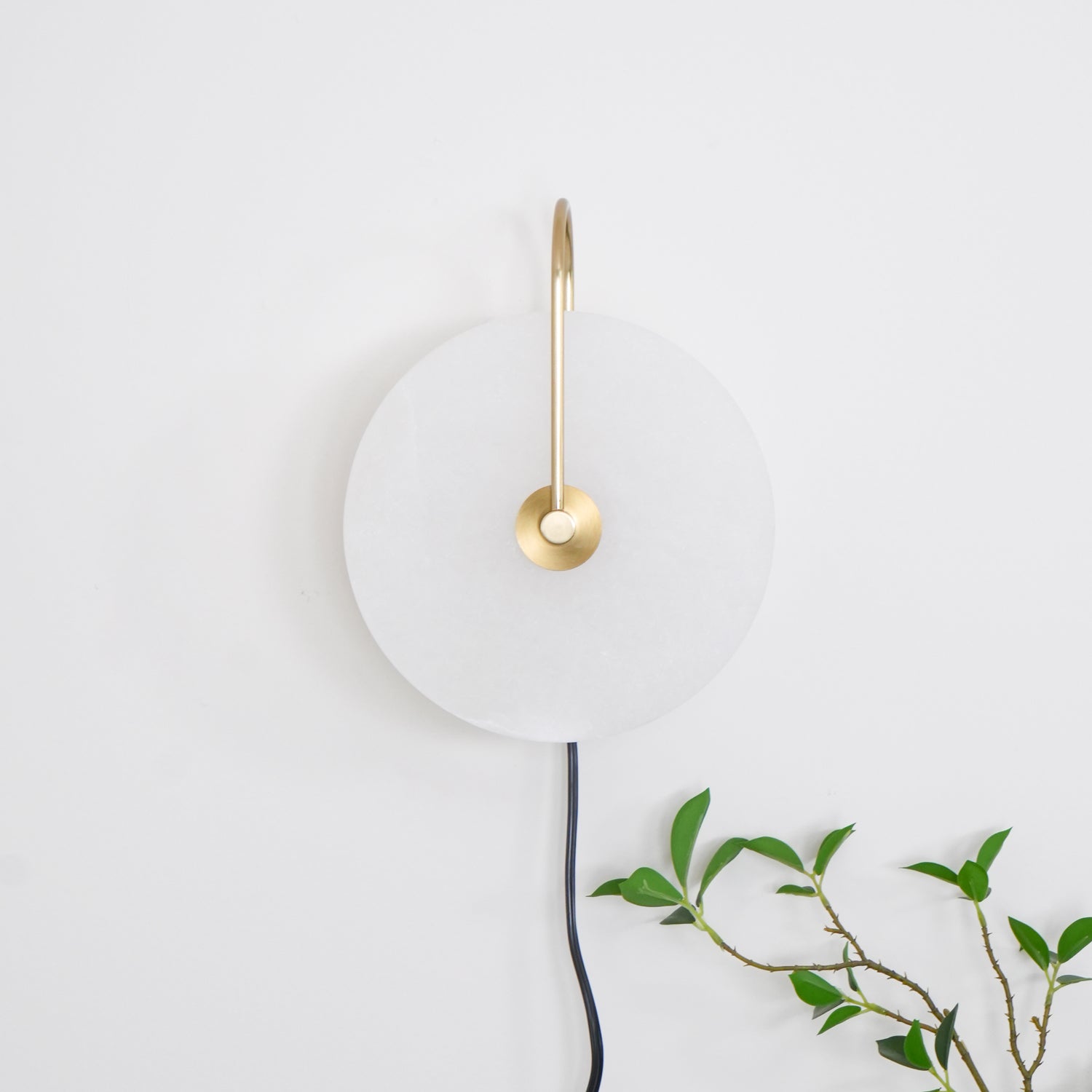 alabaster-led-plug-in-wall-lamp-anzaz-Gold & Black cable-16