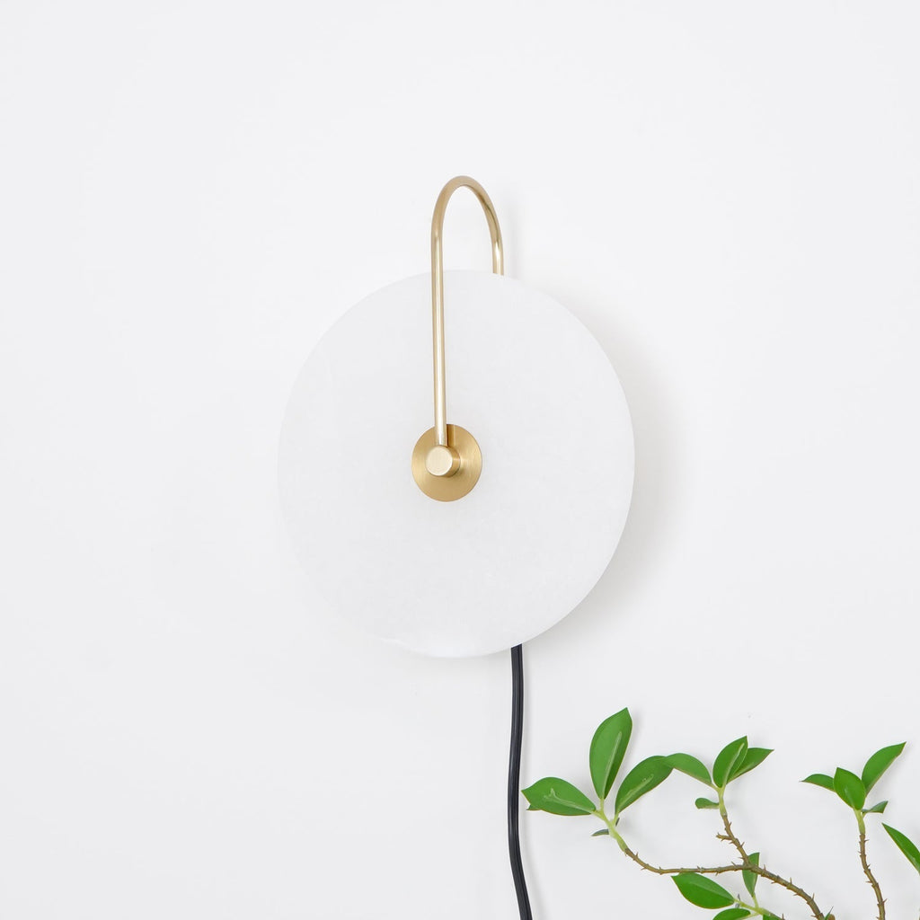 alabaster-led-plug-in-wall-lamp-anzaz-Gold & Black cable-15