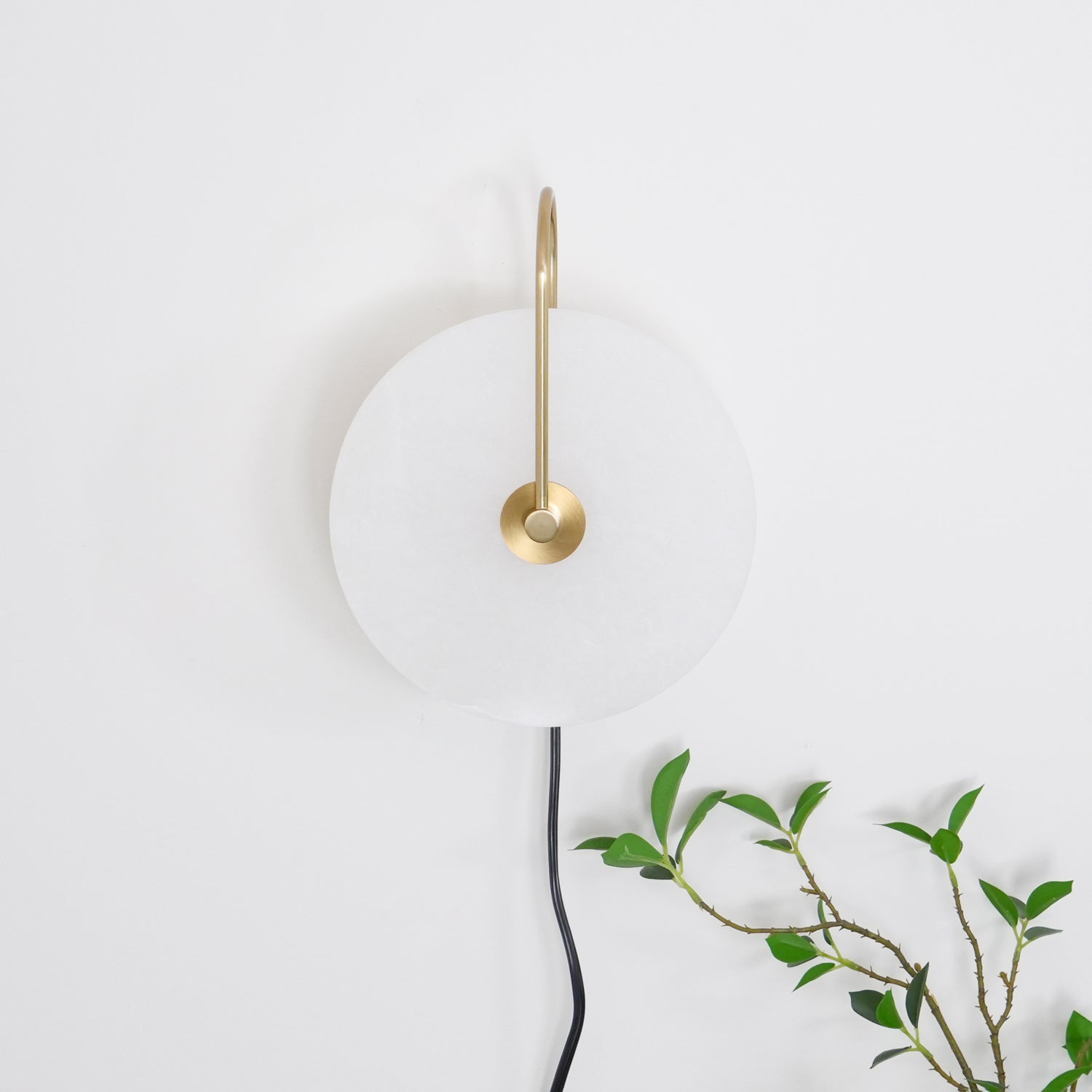 alabaster-led-plug-in-wall-lamp-anzaz-Gold & White cable-19