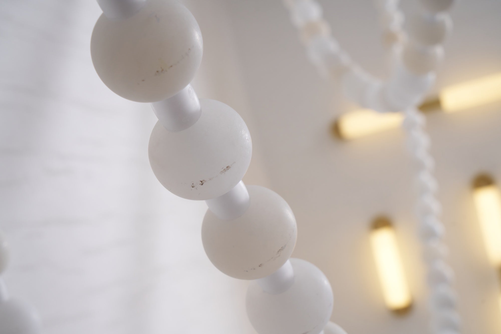alabaster-pearl-necklace-chandelier-anzaz--13