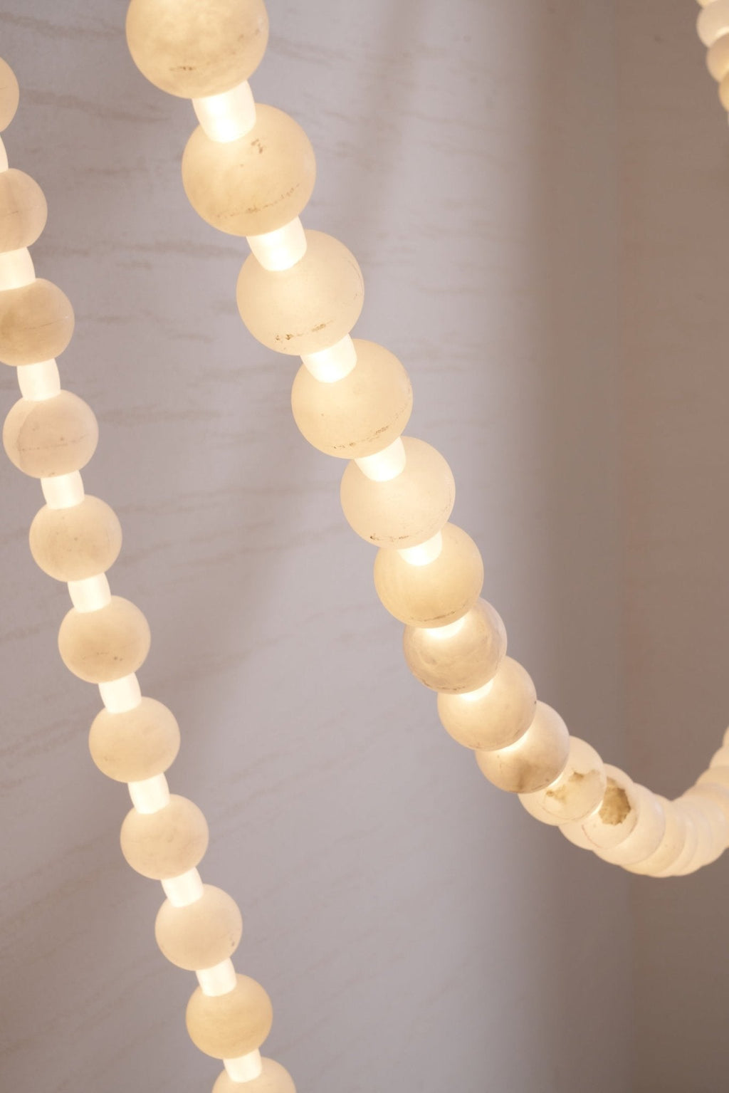 alabaster-pearl-necklace-chandelier-anzaz--15