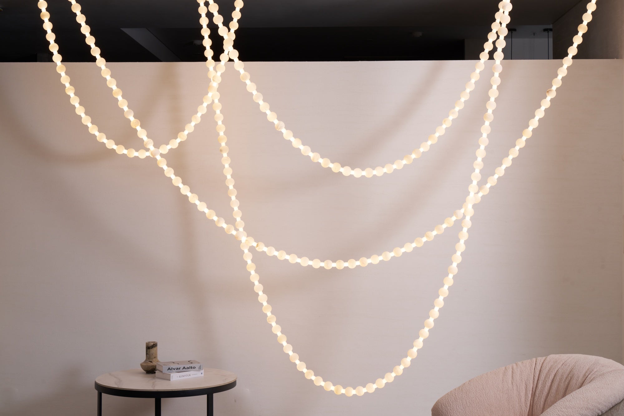 alabaster-pearl-necklace-chandelier-anzaz--16