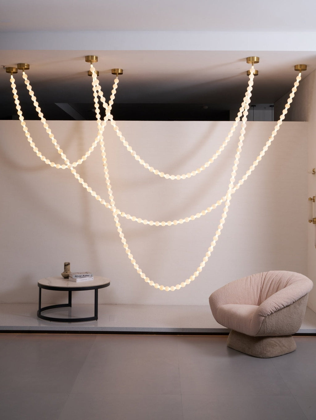 alabaster-pearl-necklace-chandelier-anzaz--17