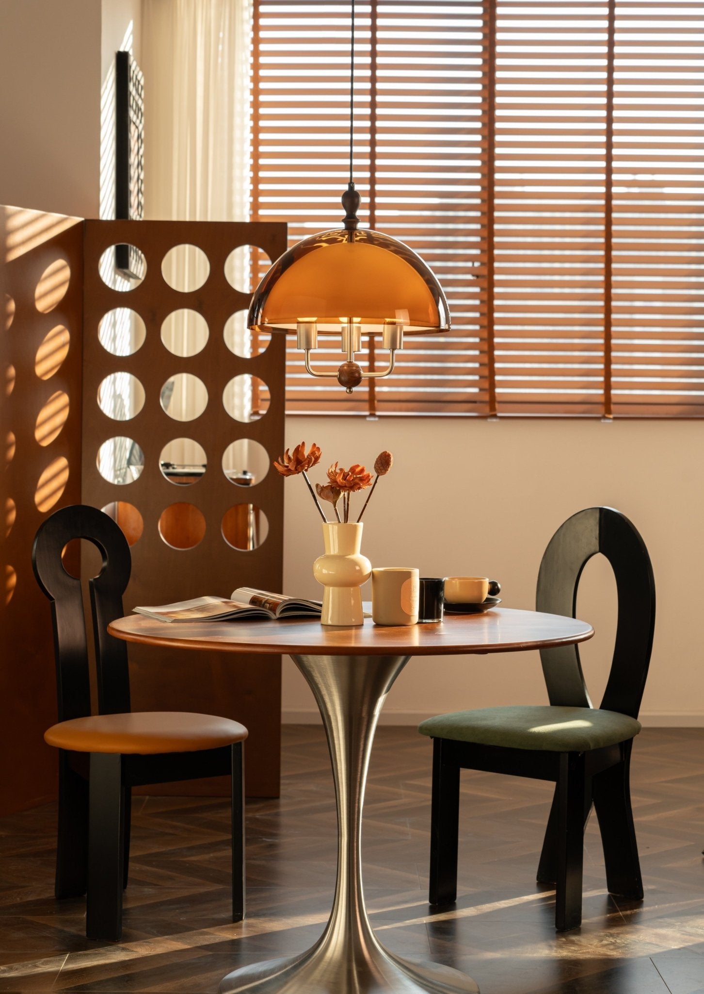amber-dome-shaped-pendant-light-anzaz--5