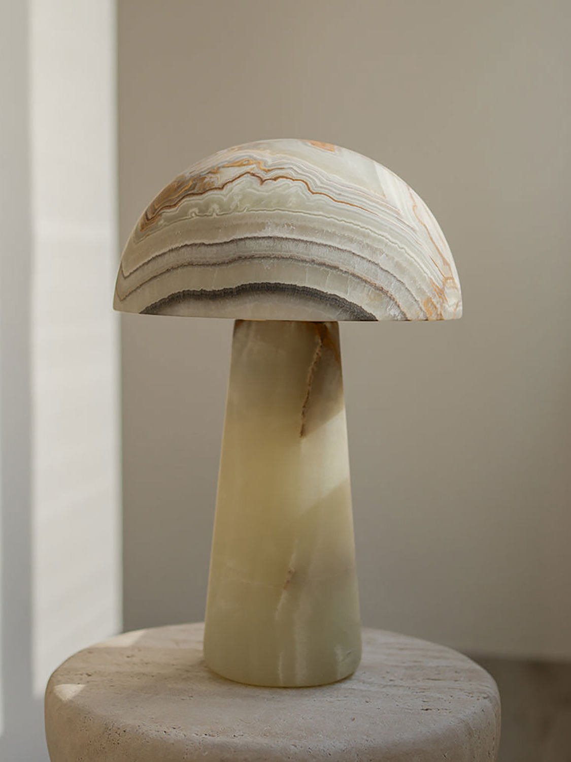 amberveil-alabaster-table-lamp-anzaz--11