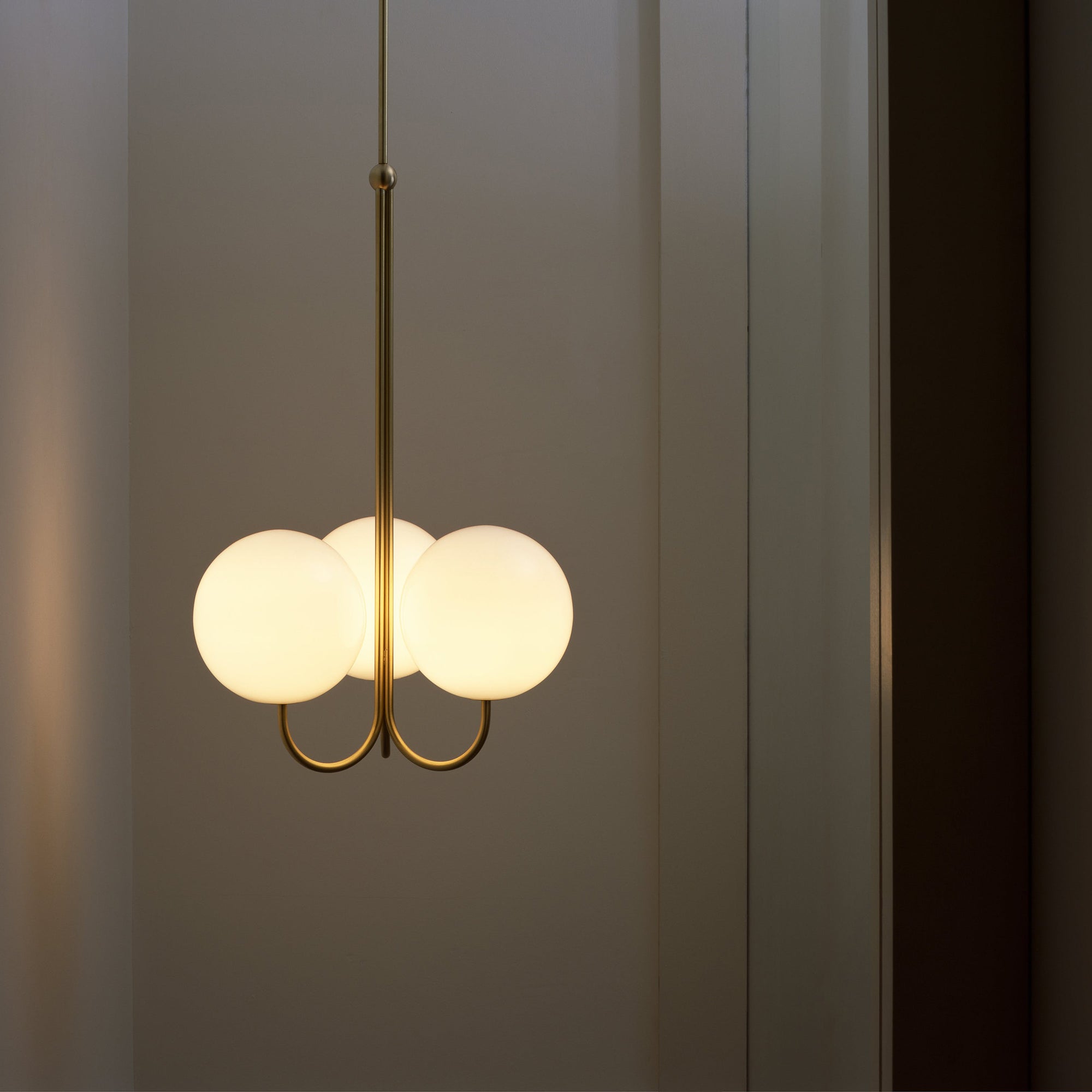 angle-pendant-light-anzaz-Polished Brass-2