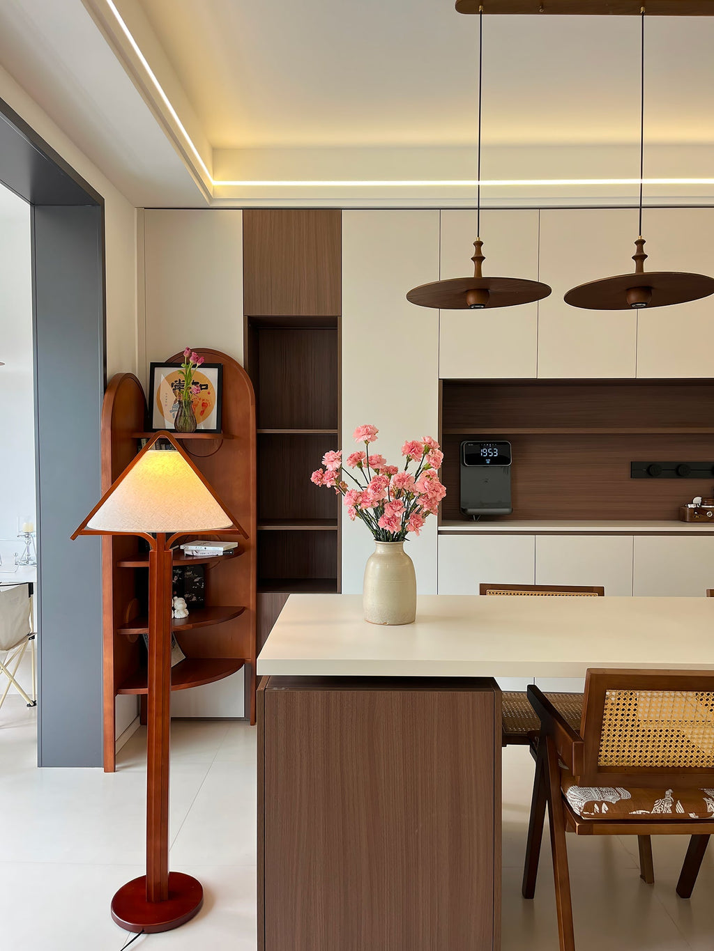 apex-triangle-shade-floor-lamp-anzaz--21