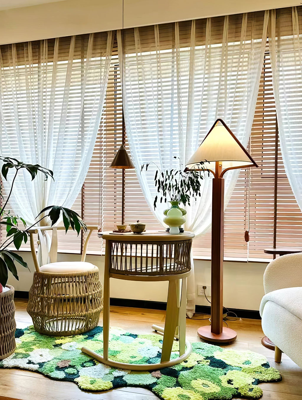 apex-triangle-shade-floor-lamp-anzaz--23
