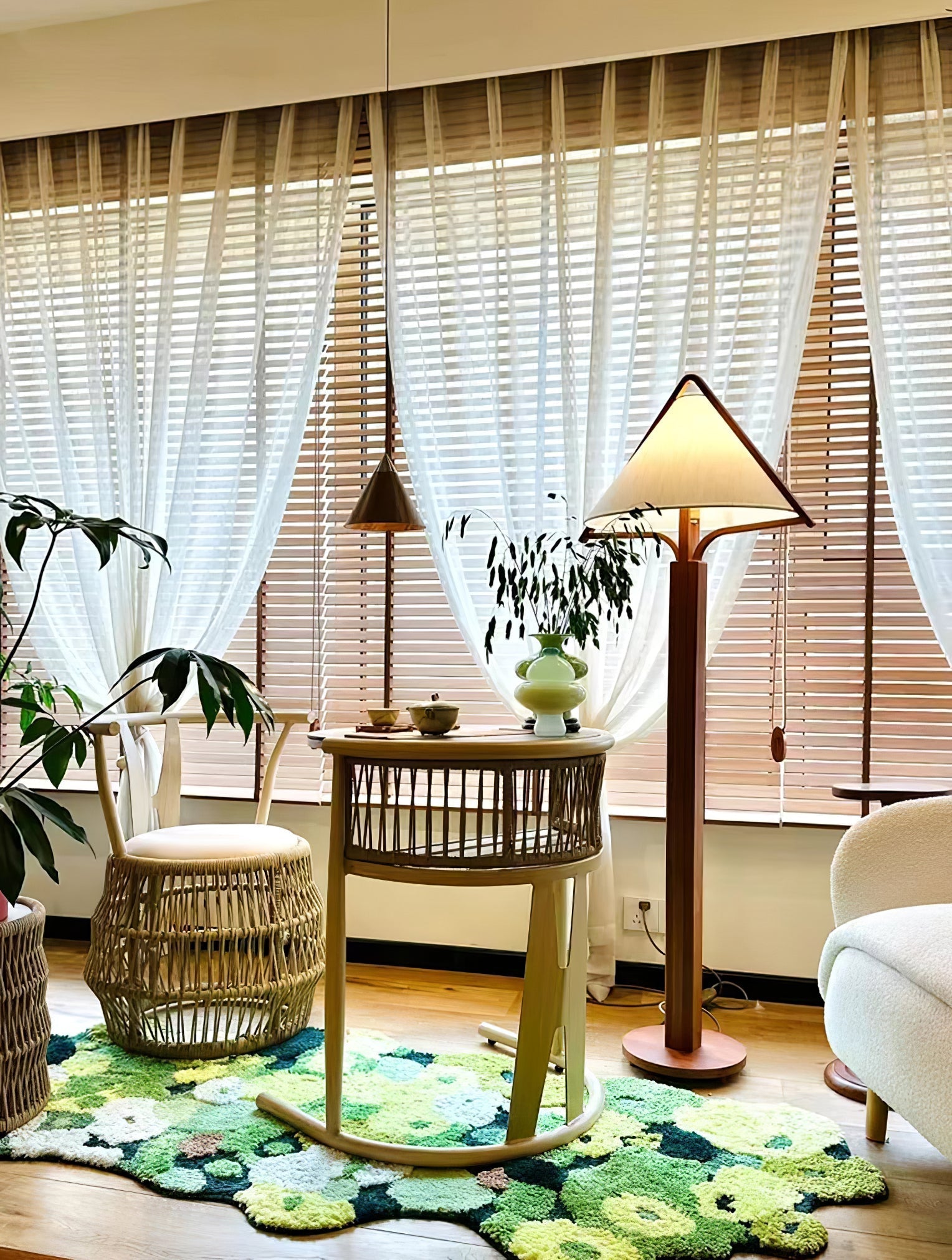 apex-triangle-shade-floor-lamp-anzaz--23
