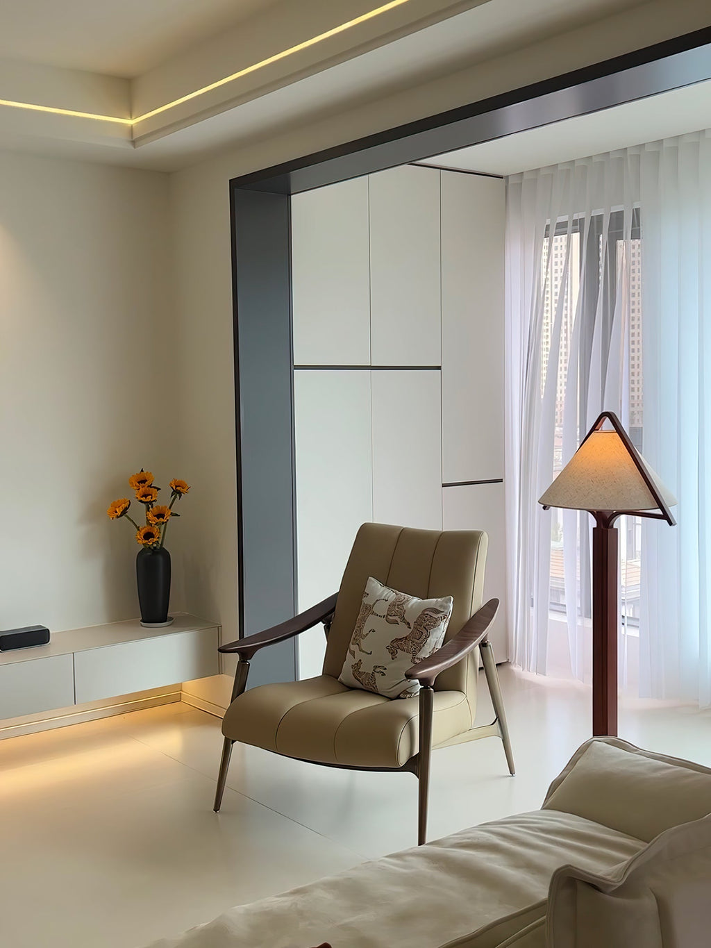 apex-triangle-shade-floor-lamp-anzaz--28