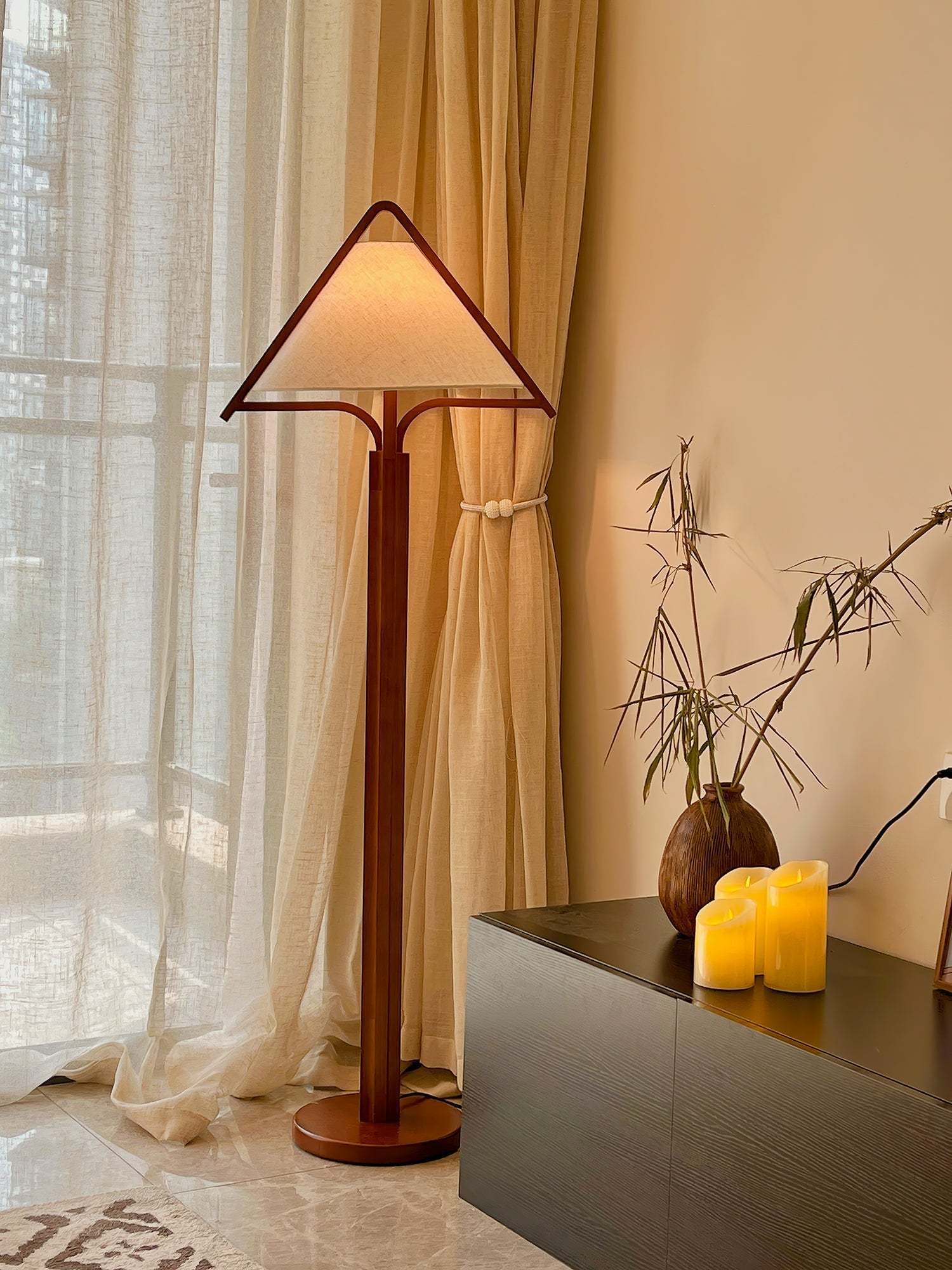 apex-triangle-shade-floor-lamp-anzaz--33