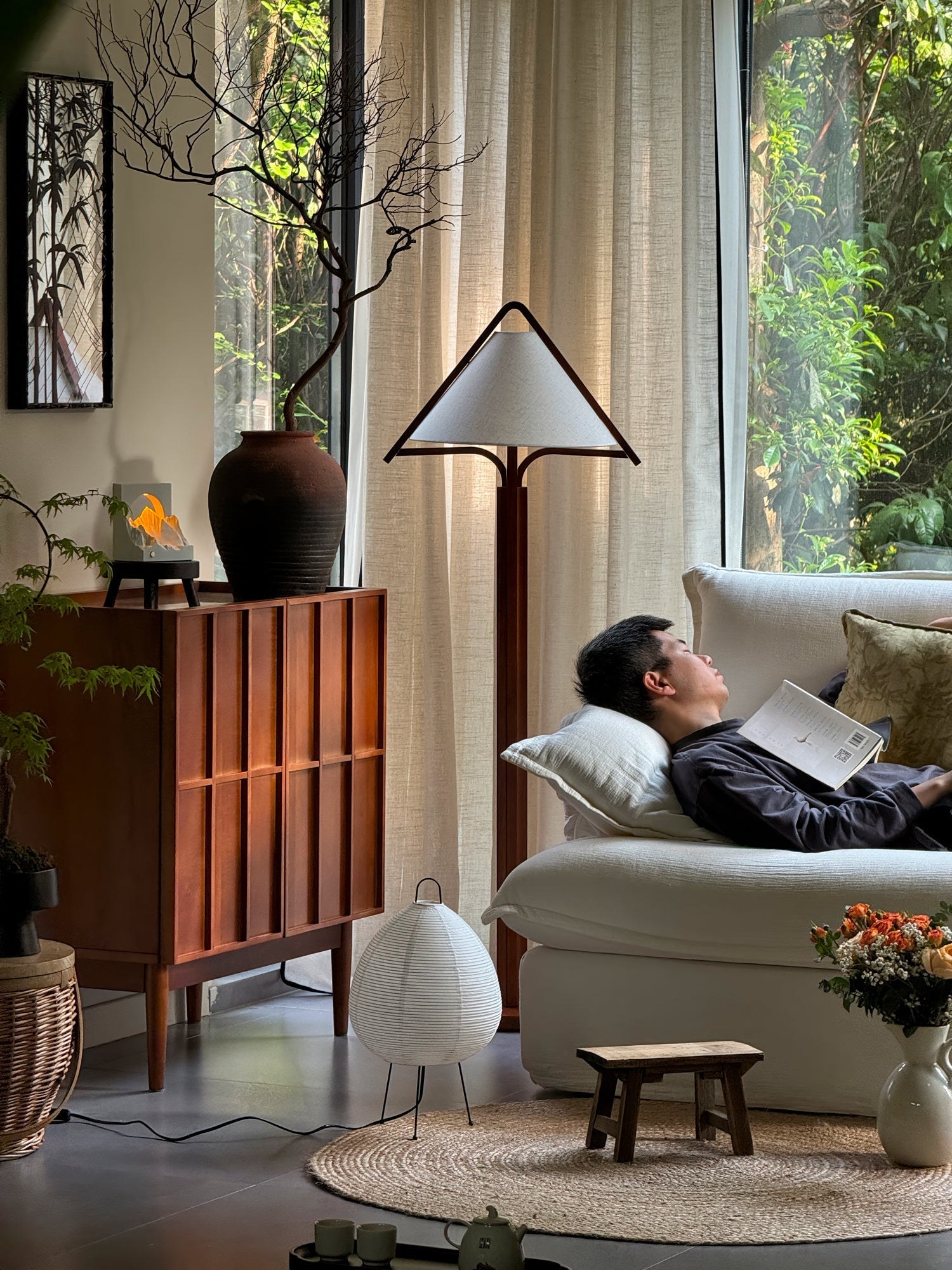 apex-triangle-shade-floor-lamp-anzaz--8