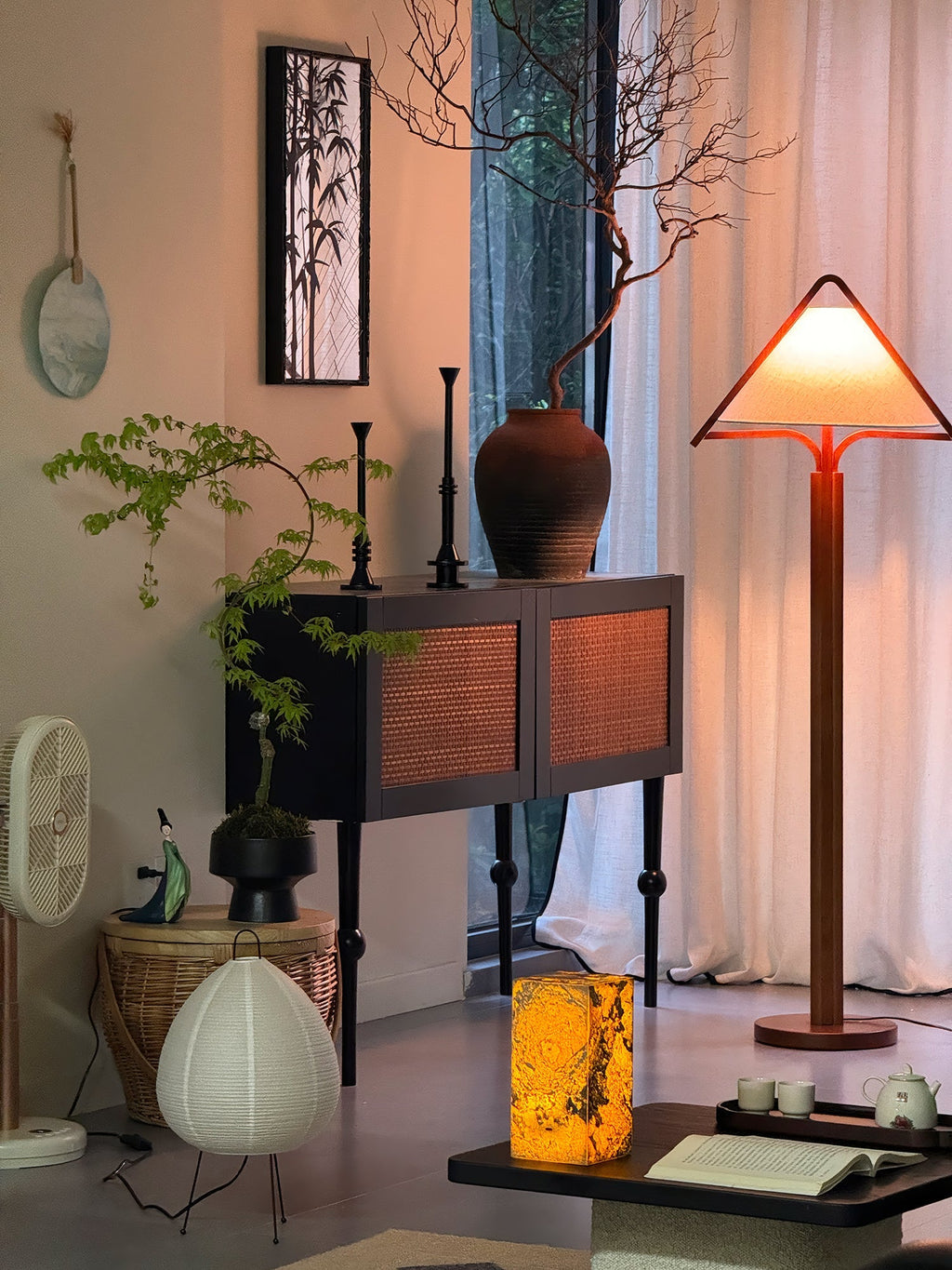 apex-triangle-shade-floor-lamp-anzaz--11