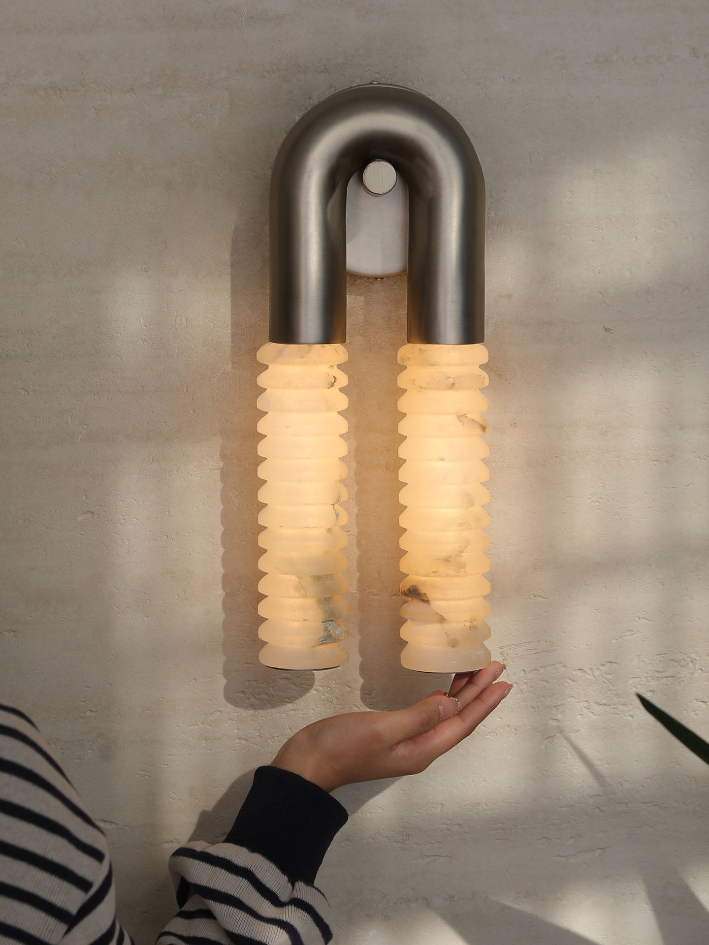 arc-ridge-alabaster-wall-sconce-anzaz--11