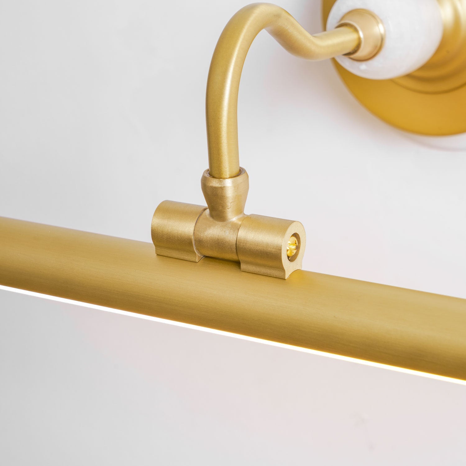 archer-art-linear-wall-light-anzaz--34