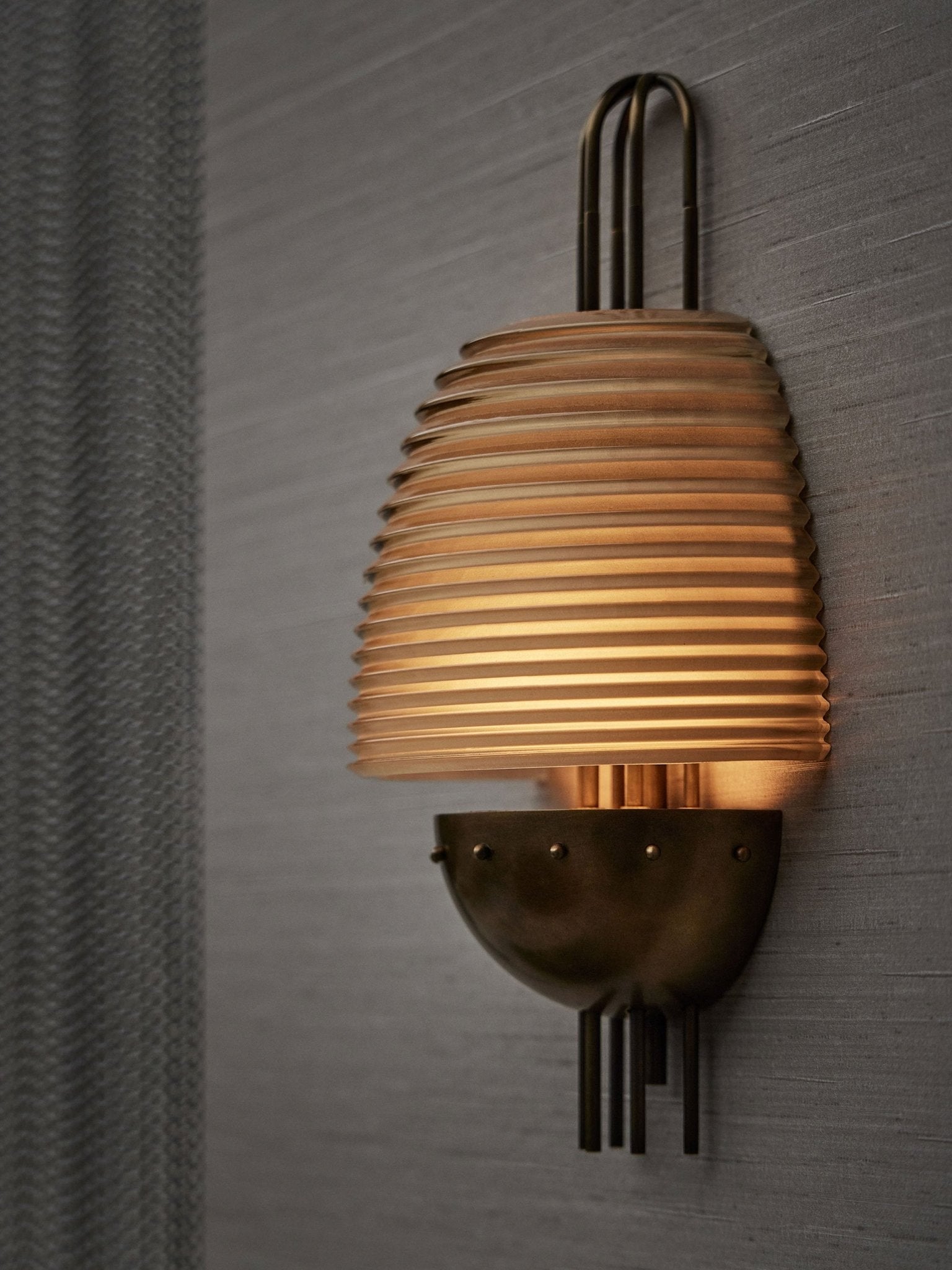 arclune-ribbed-wall-lamp-anzaz--6