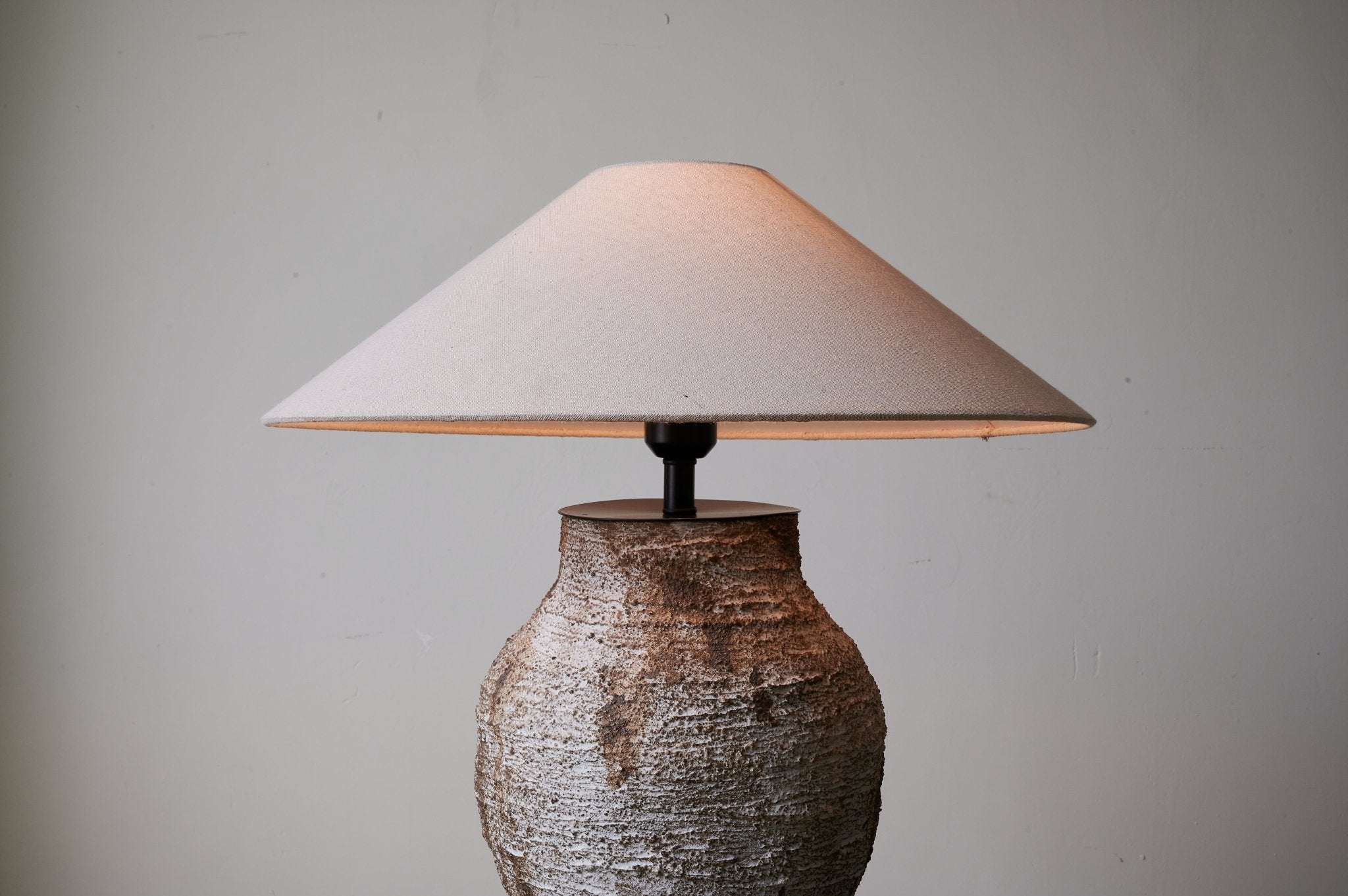arden-textured-clay-table-lamp-anzaz--13