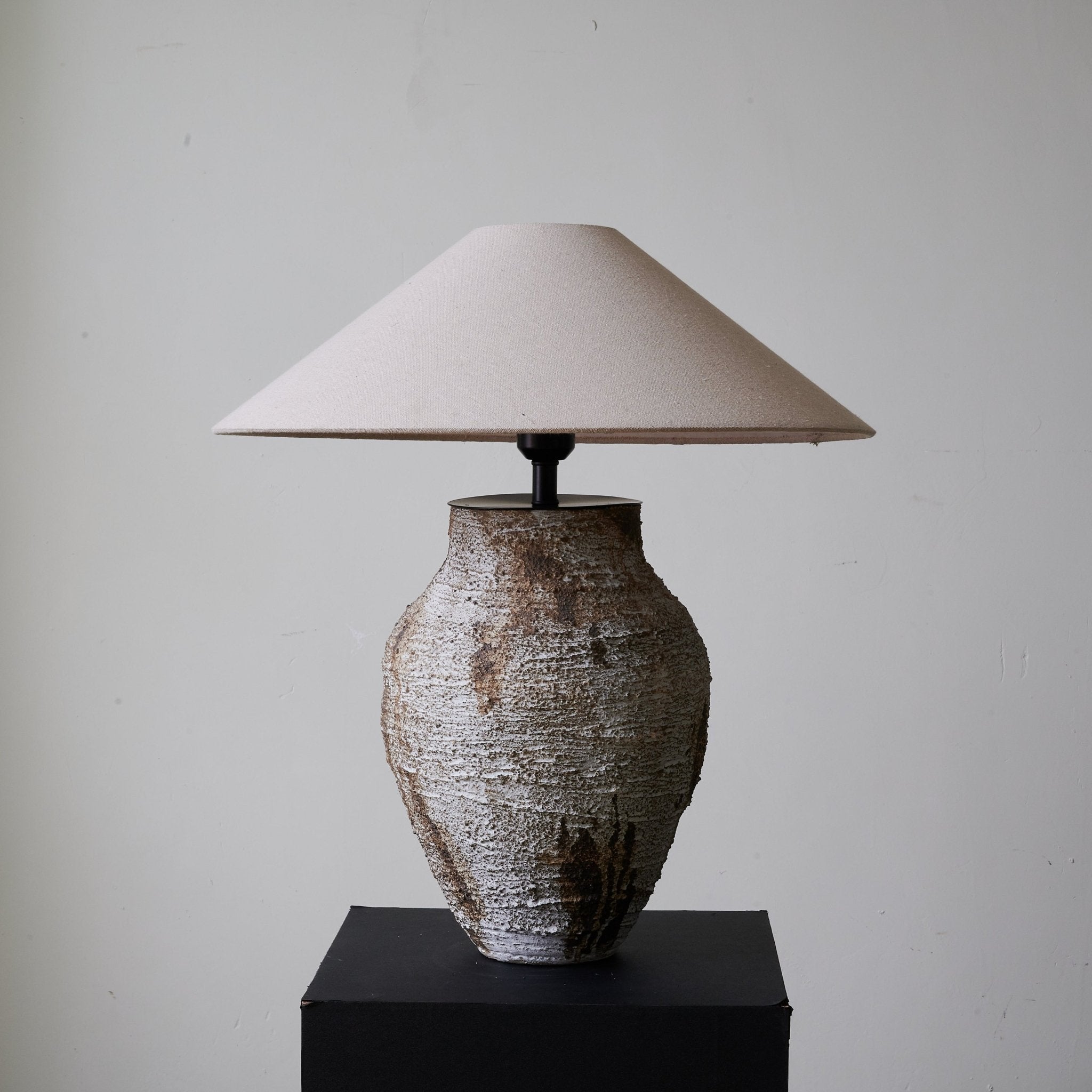arden-textured-clay-table-lamp-anzaz--9
