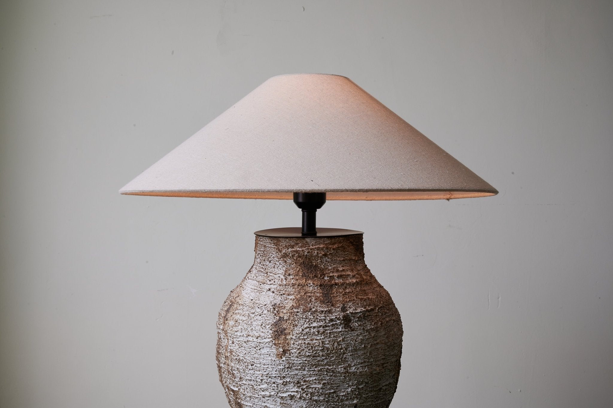 arden-textured-clay-table-lamp-anzaz--12