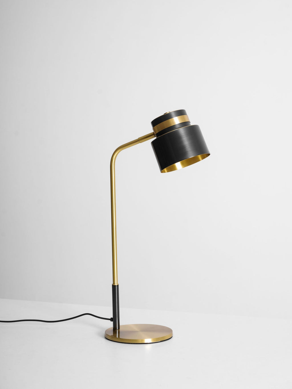 ari-scandustrial-table-lamp-anzaz--37