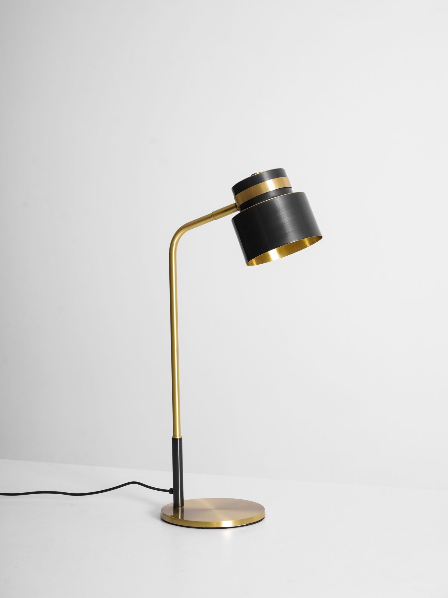 ari-scandustrial-table-lamp-anzaz--37