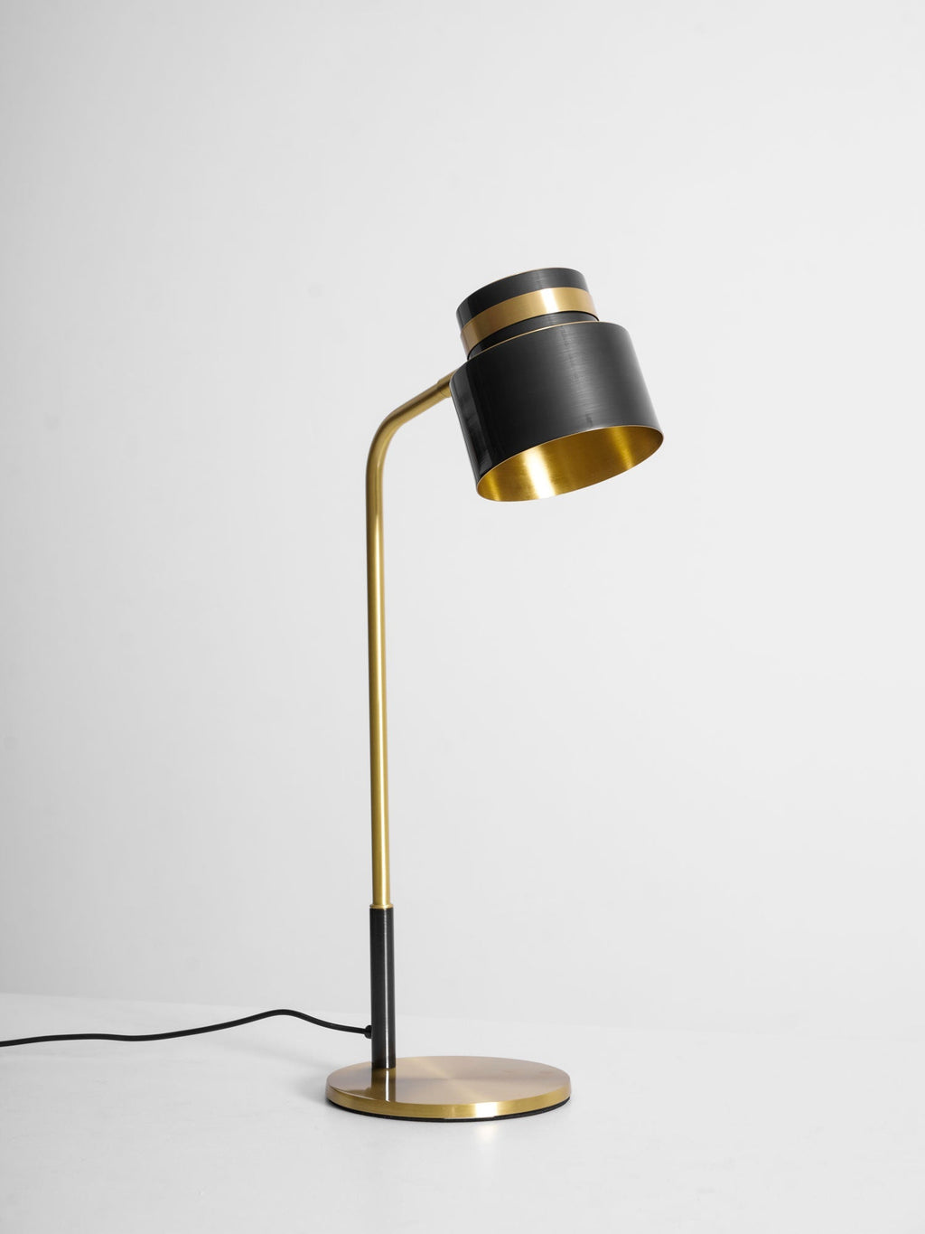 ari-scandustrial-table-lamp-anzaz--38