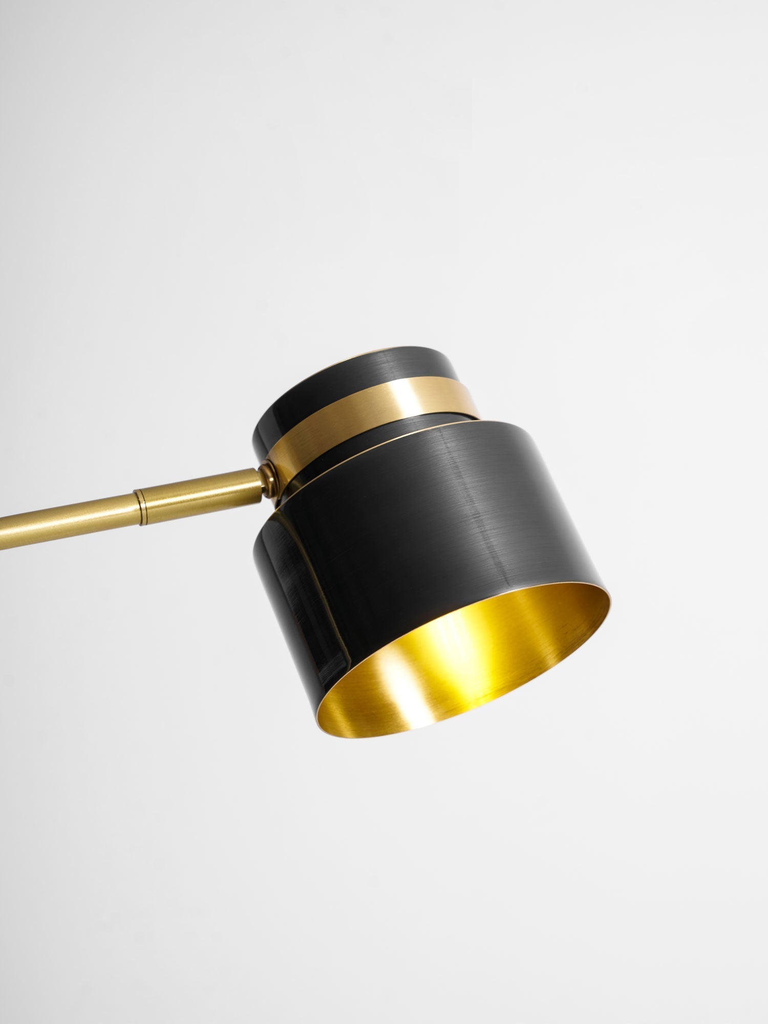 ari-scandustrial-table-lamp-anzaz--44