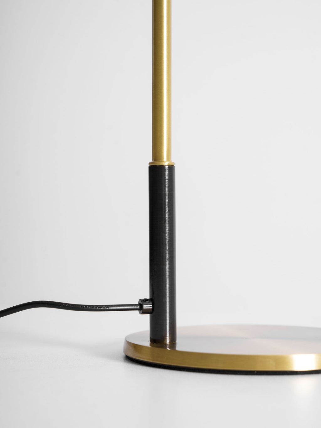 ari-scandustrial-table-lamp-anzaz--39